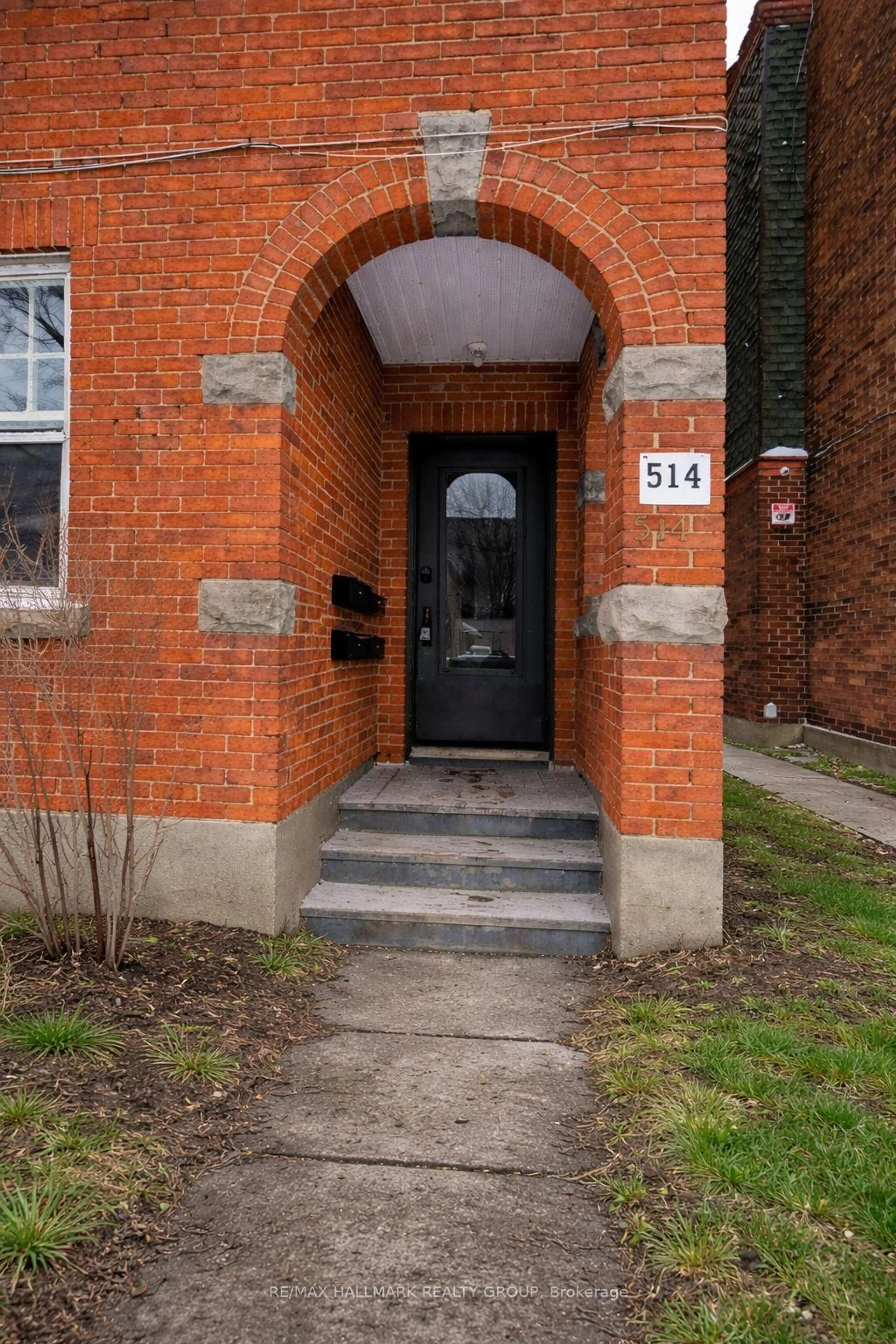 Home with brick exterior material, street for 514 Bay St, Ottawa Ontario K1R 6B3