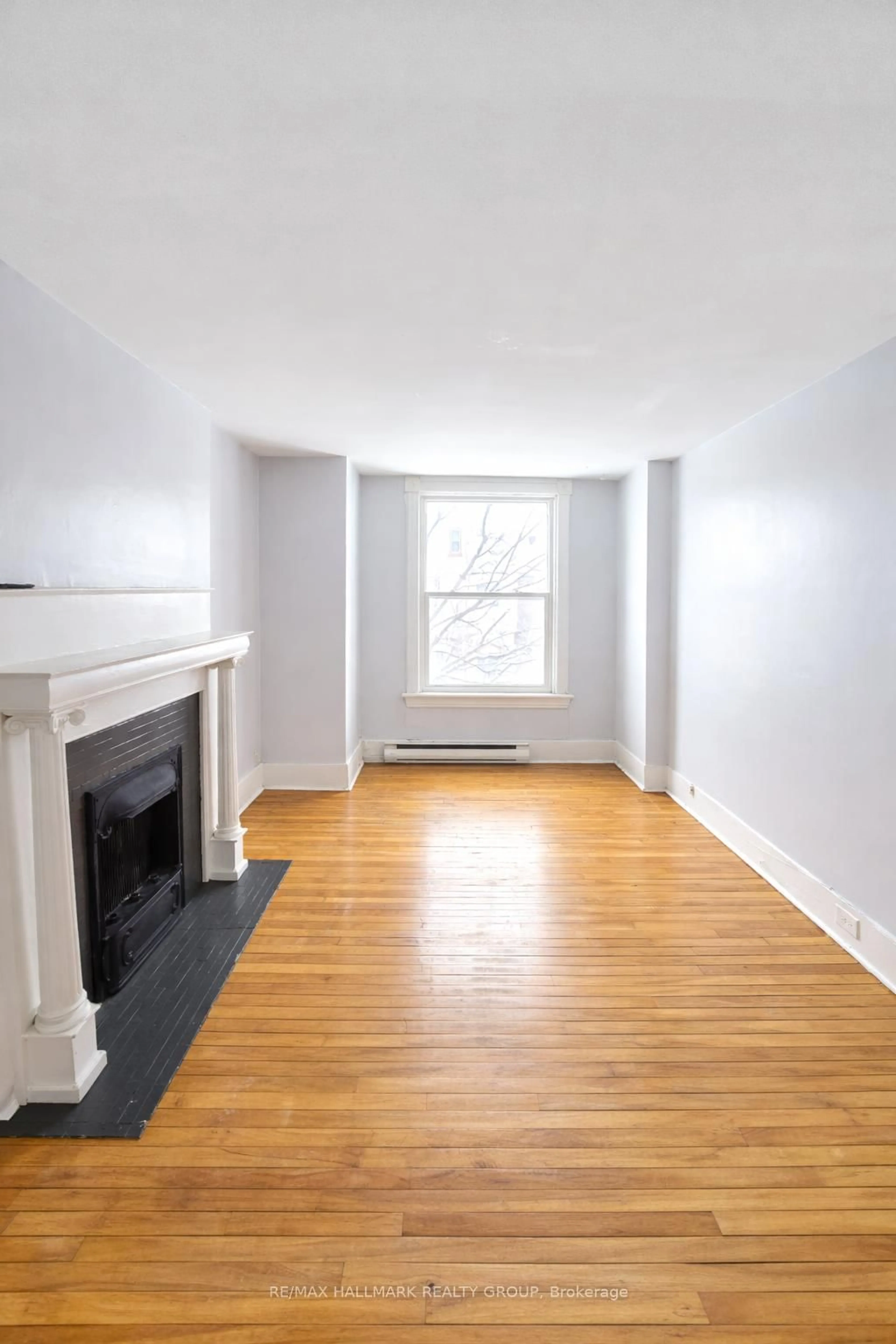 A pic of a room for 514 Bay St, Ottawa Ontario K1R 6B3