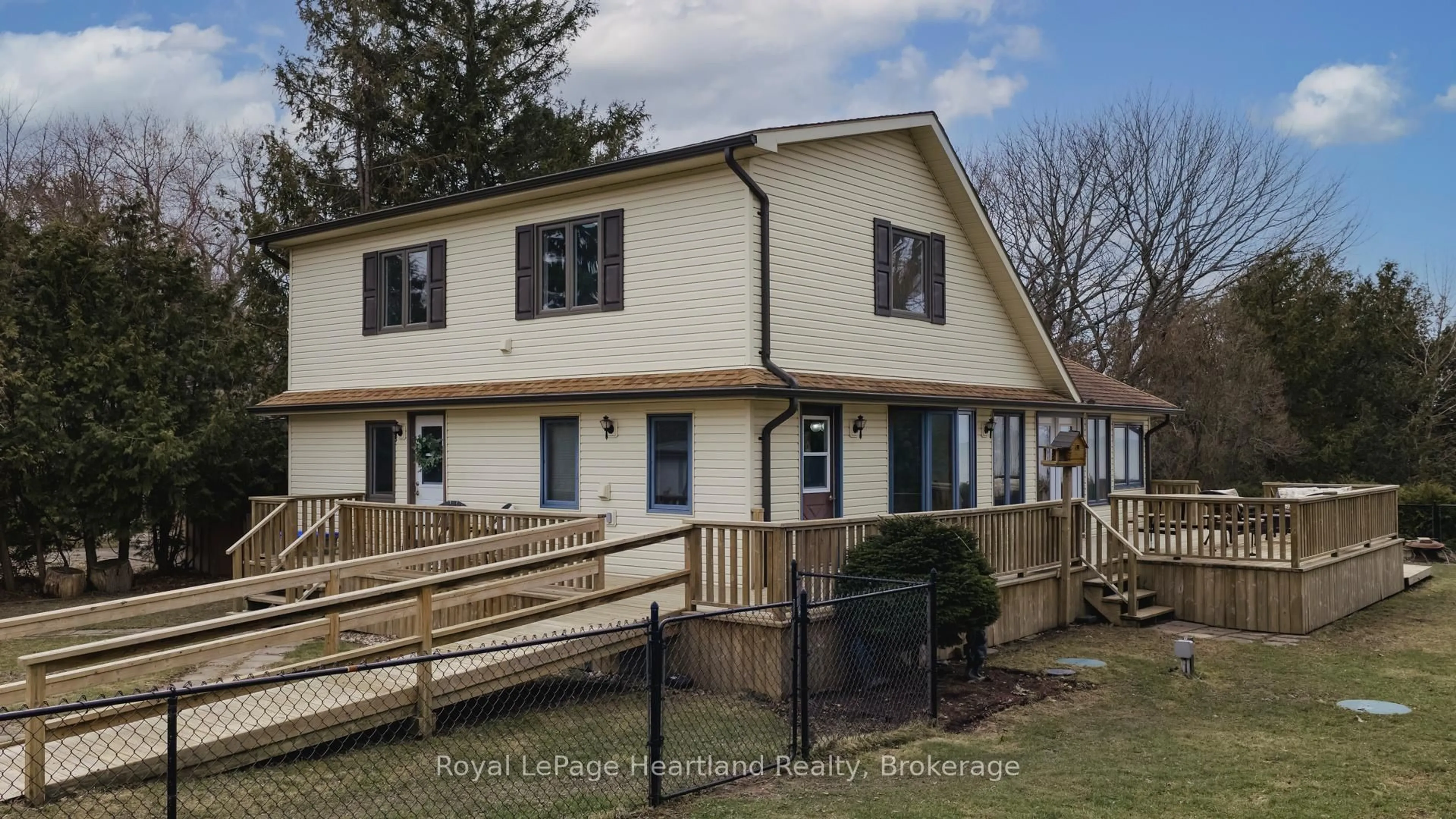 Unknown for 75587 Elliot St, Bluewater Ontario N0M 1G0