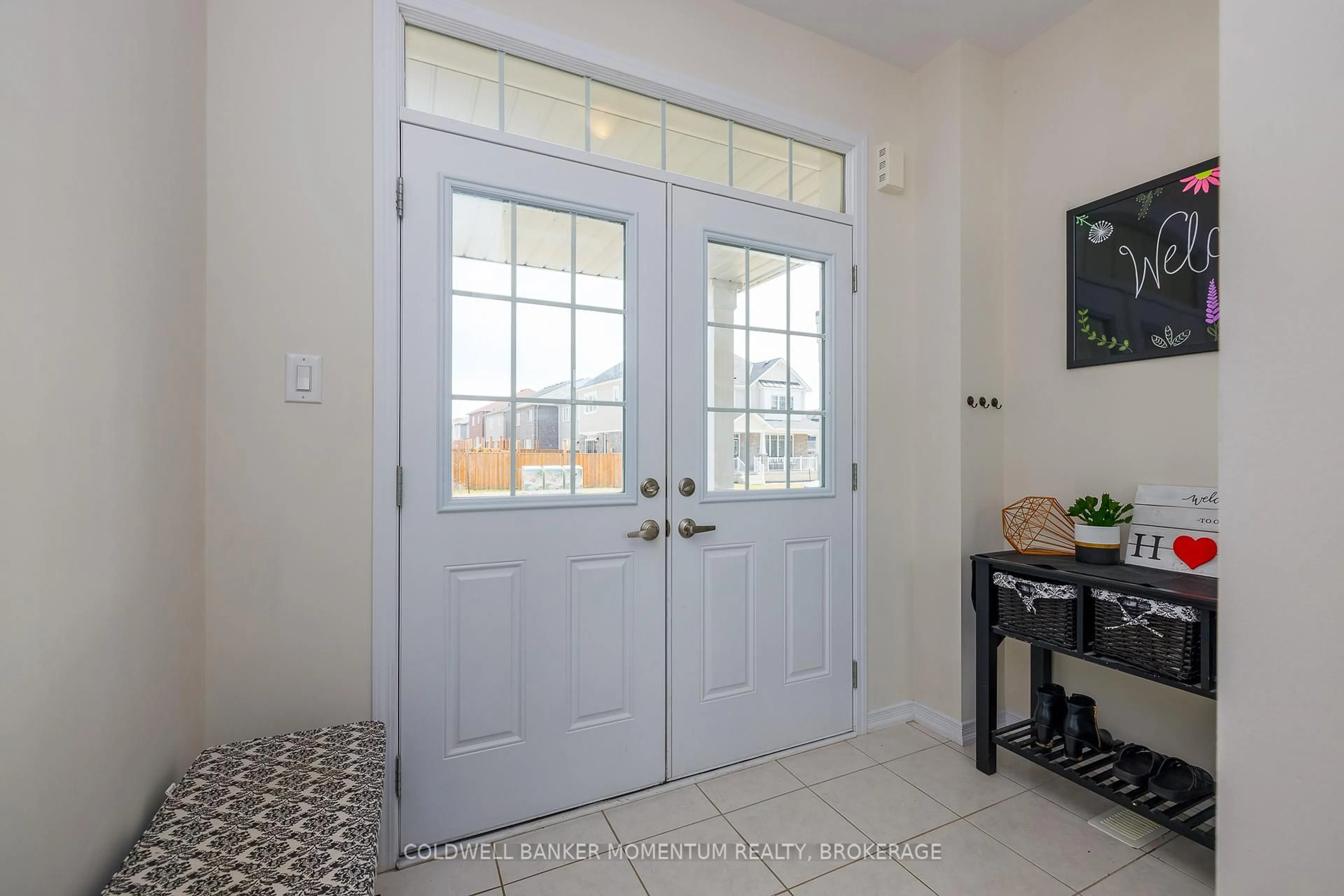 Indoor entryway for 8823 Chickory Tr, Niagara Falls Ontario L2H 3S3