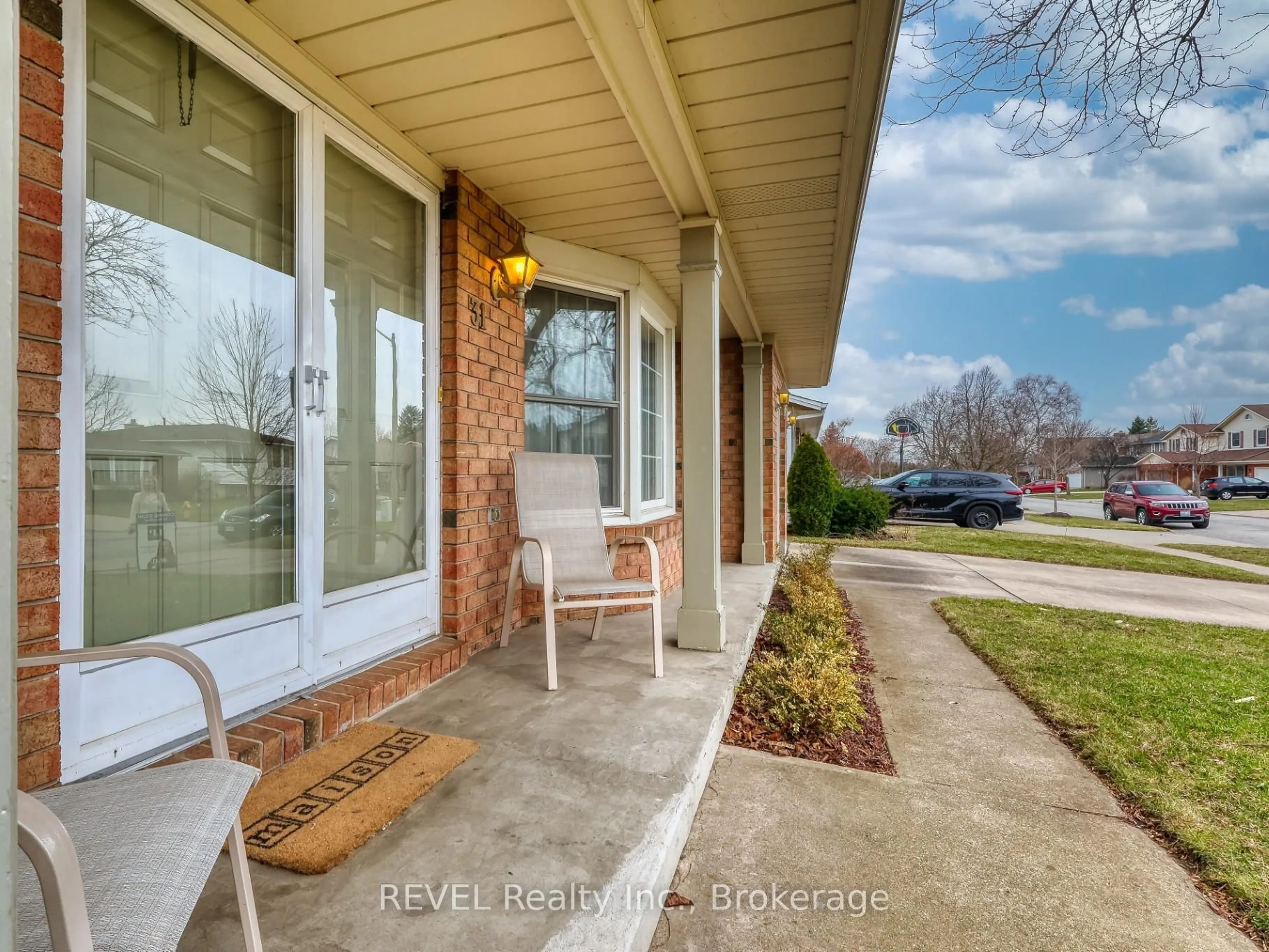 Unknown for 31 Cole Farm Blvd, St. Catharines Ontario L2N 7E2