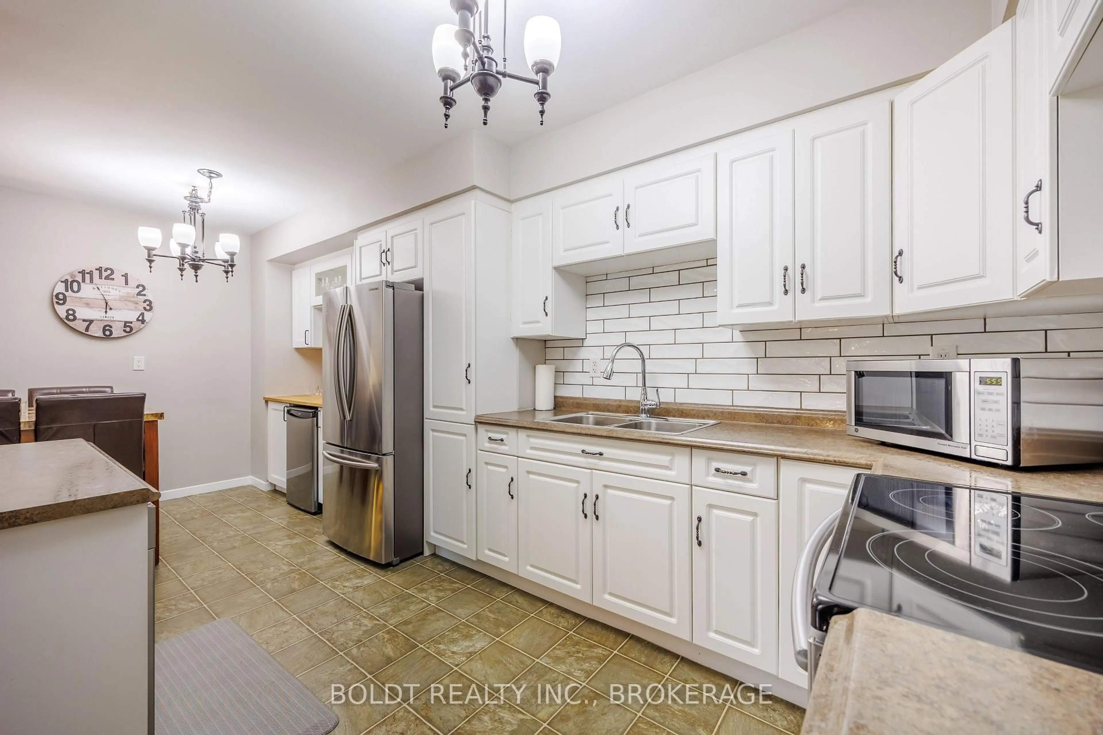 Unknown for 5 Woodlawn Crt #101, Grimsby Ontario L3M 3T4