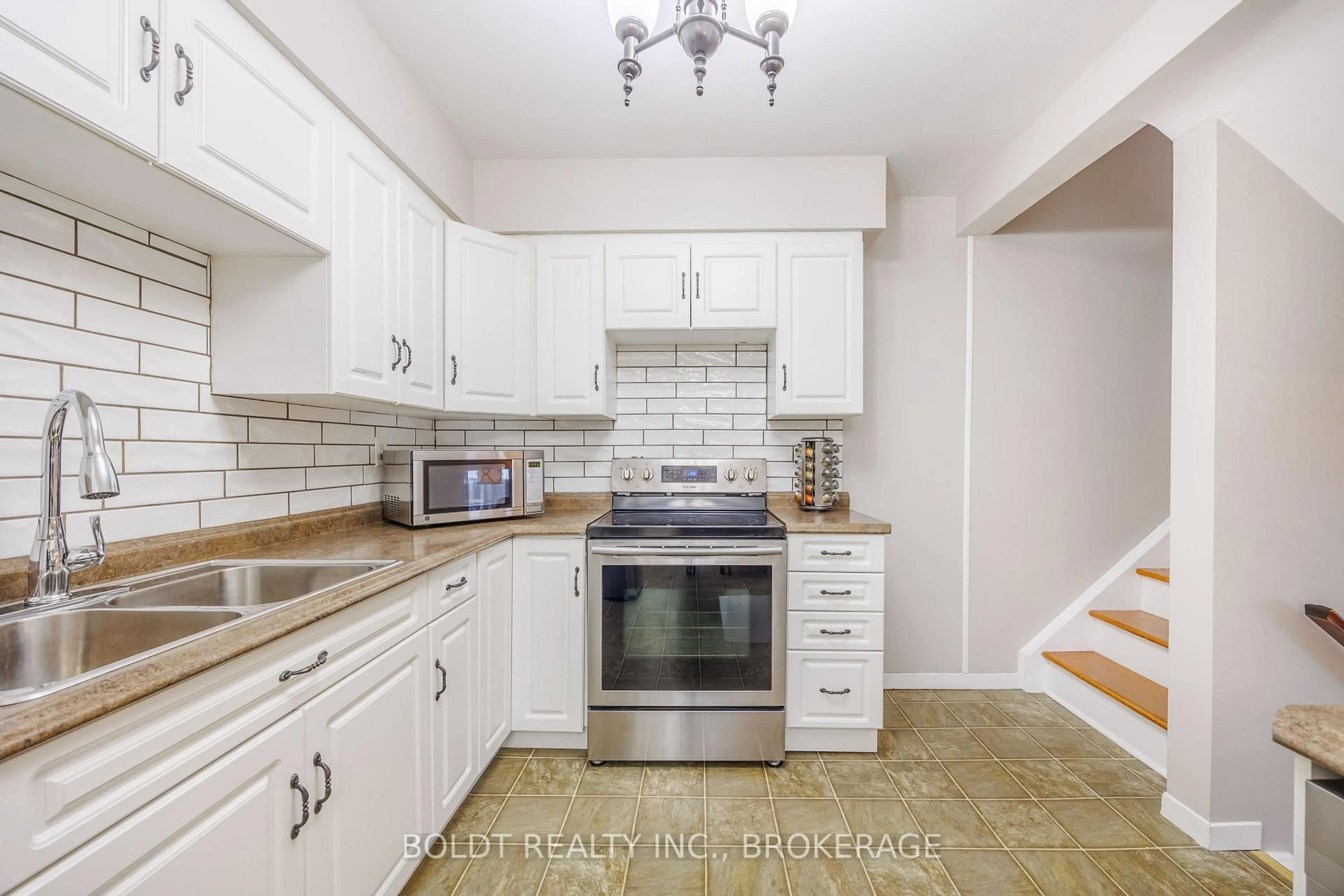 Standard kitchen, ceramic/tile floor for 5 Woodlawn Crt #101, Grimsby Ontario L3M 3T4