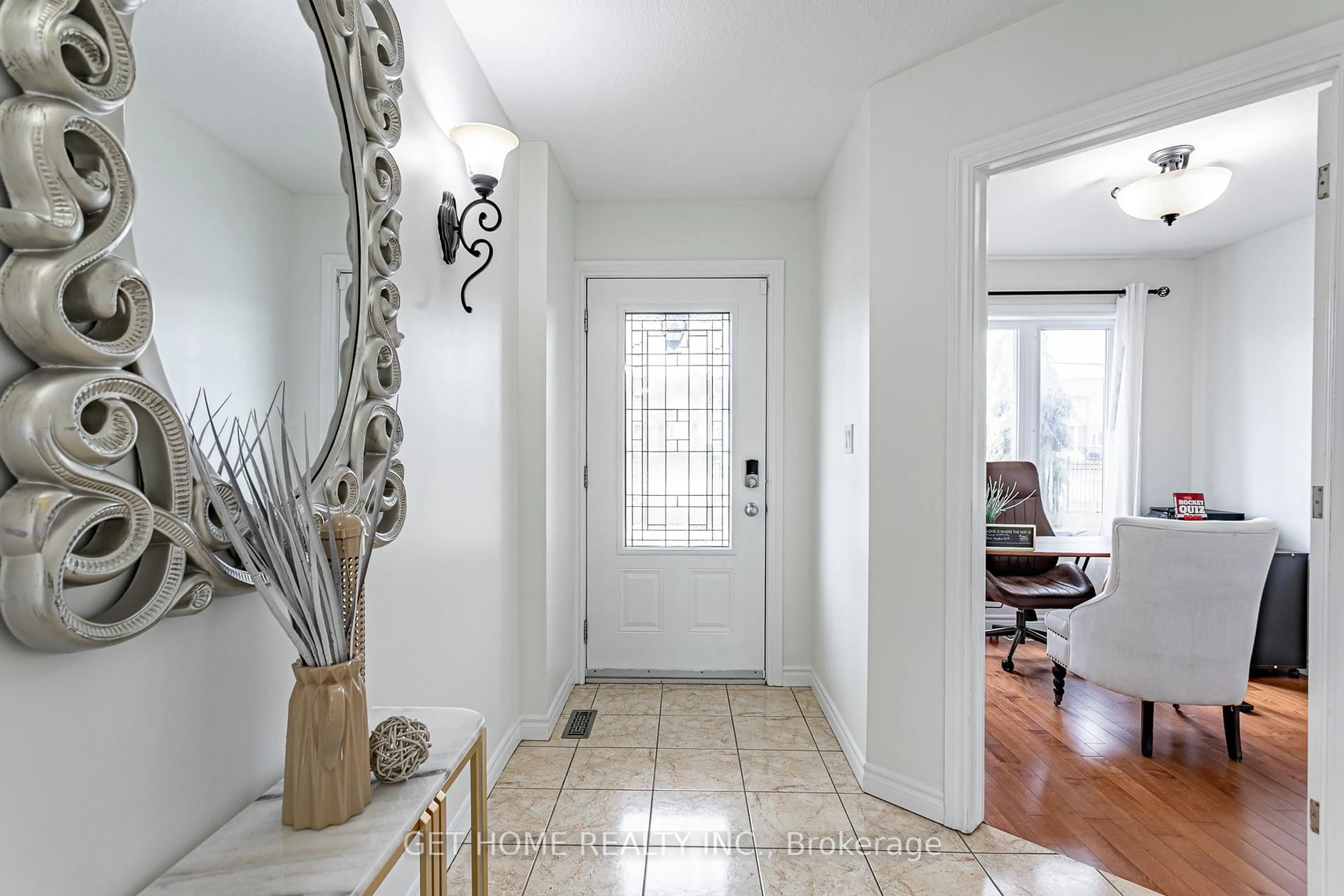 Indoor entryway for 70 TANOAK Dr #53, London North Ontario N6G 5R3