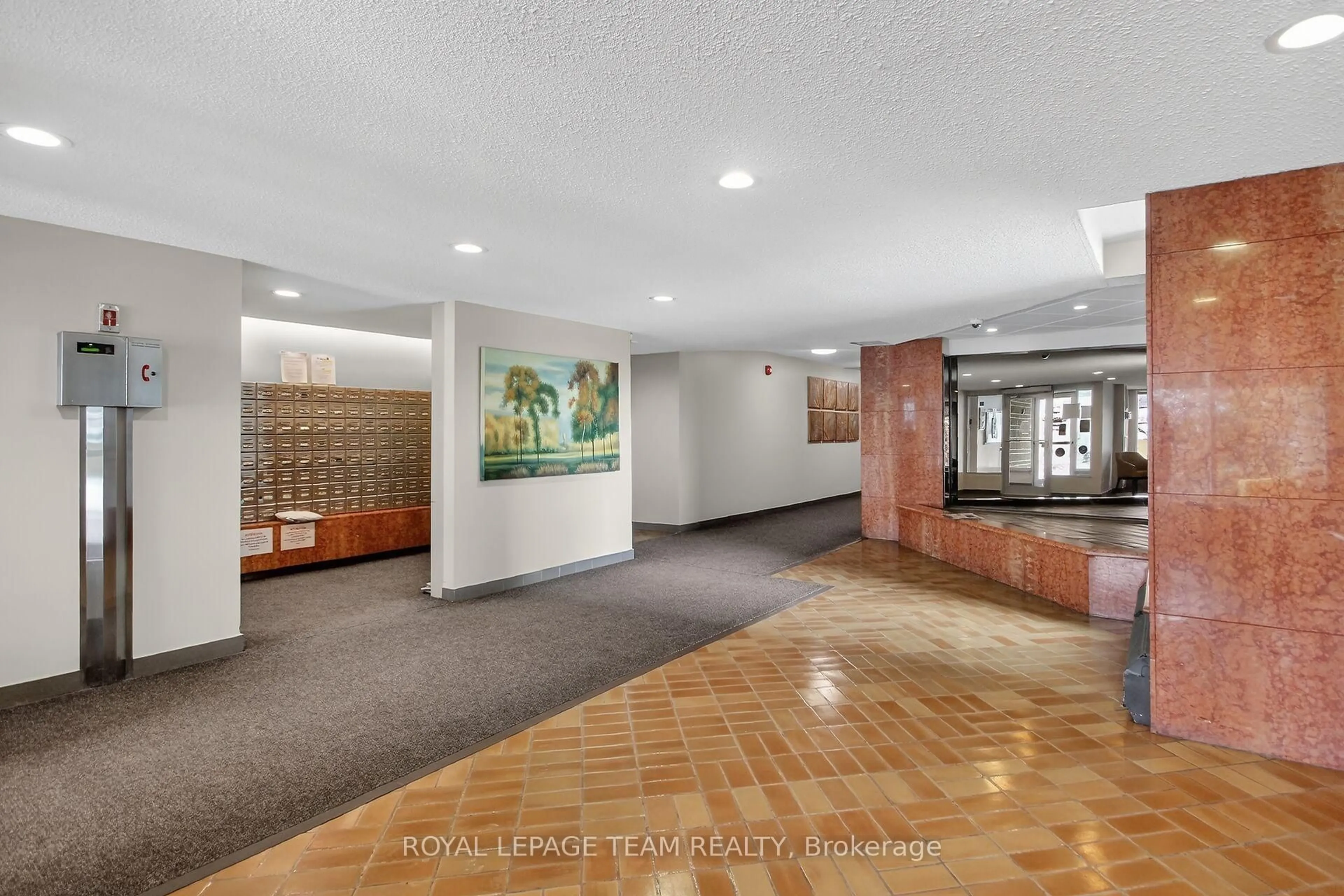 Lobby for 555 Brittany Dr #606, Ottawa Ontario K1K 4C5