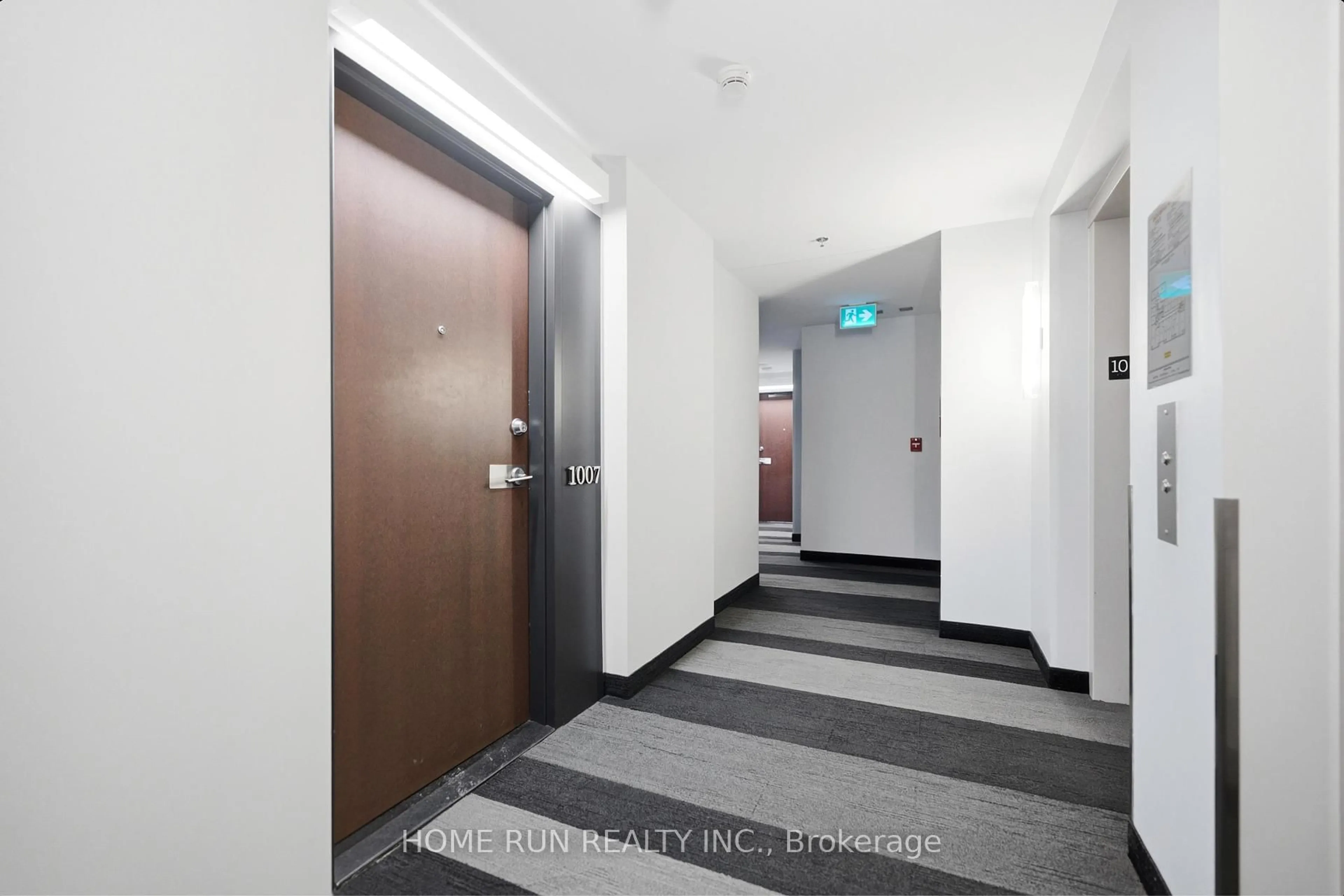 Indoor foyer for 199 Slater St #1007, Ottawa Ontario K1P 0C8