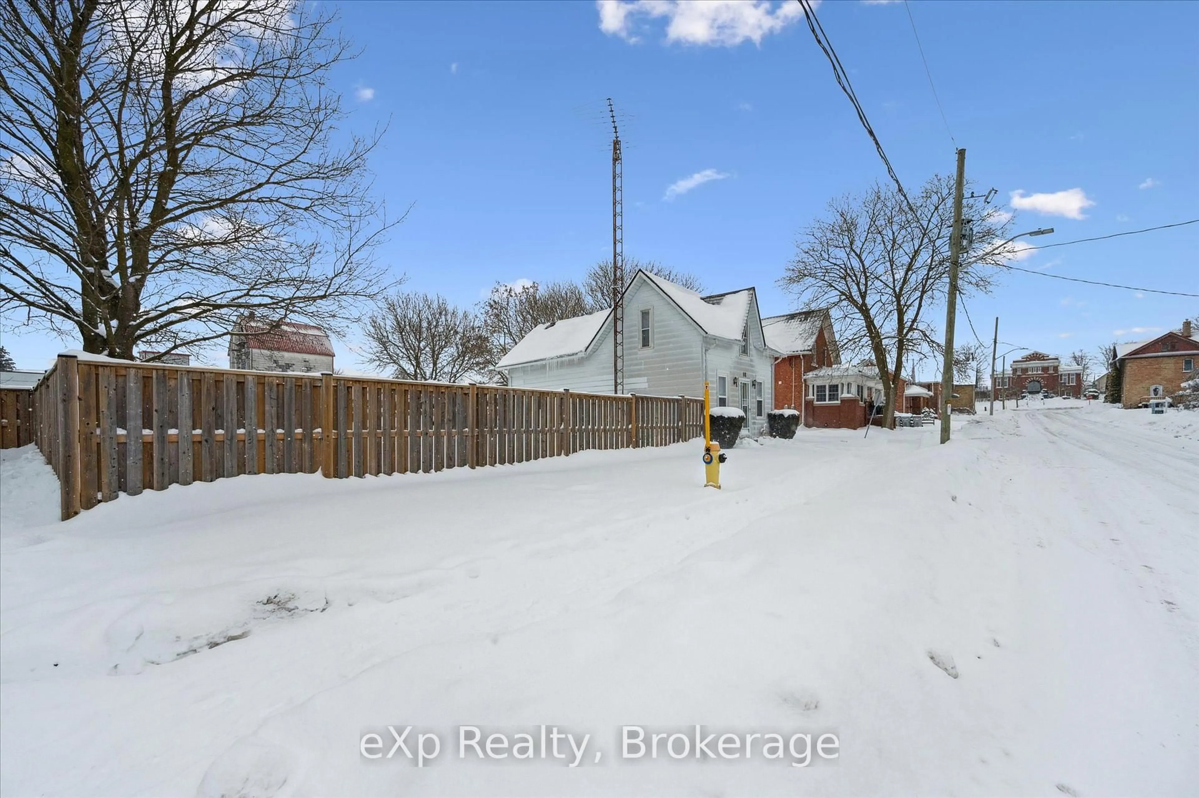 A pic from outside/outdoor area/front of a property/back of a property/a pic from drone, street for 8 West St West St, Perth East Ontario N0K 1M0