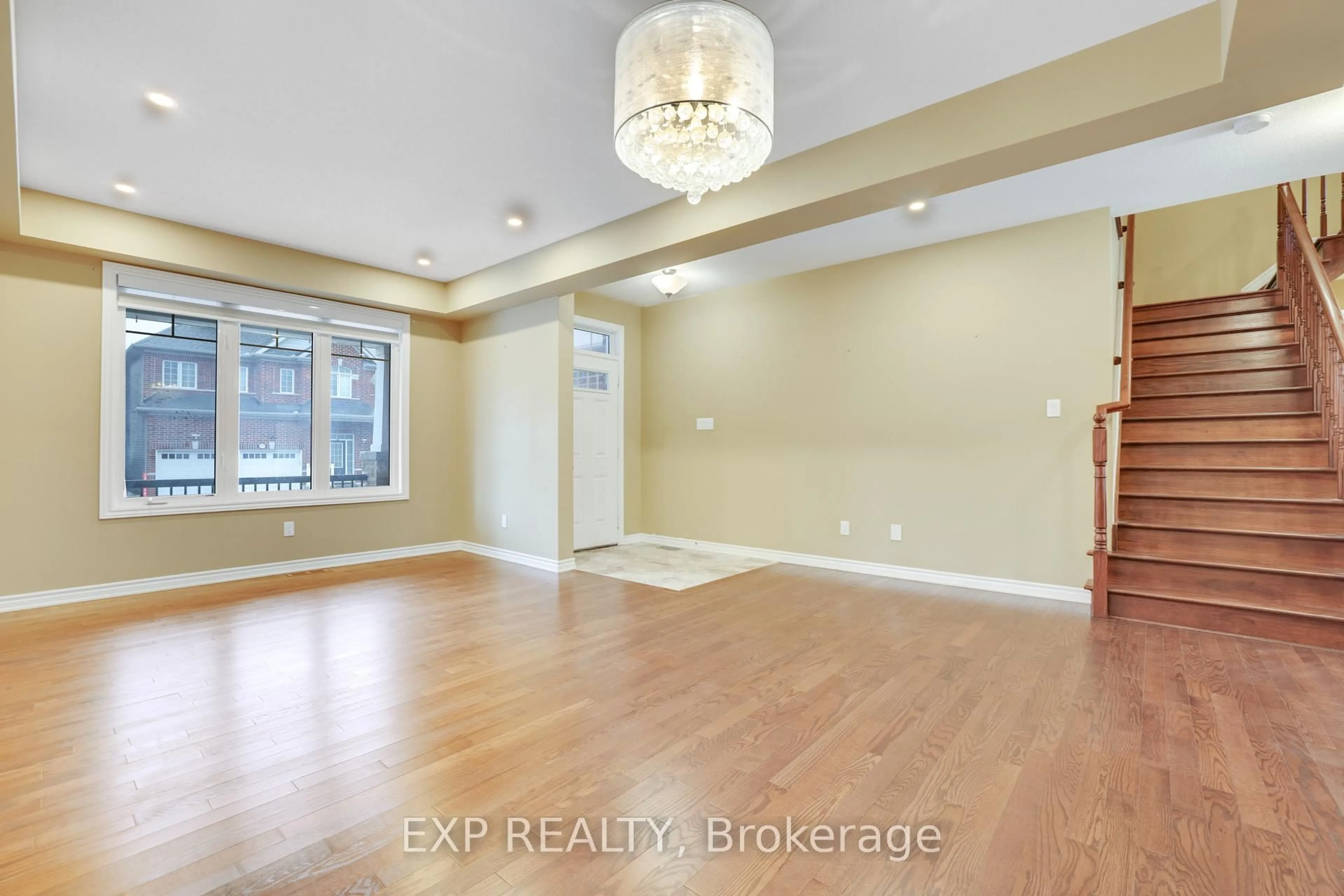 A pic of a room for 210 Rivertree St, Ottawa Ontario K2M 0J3