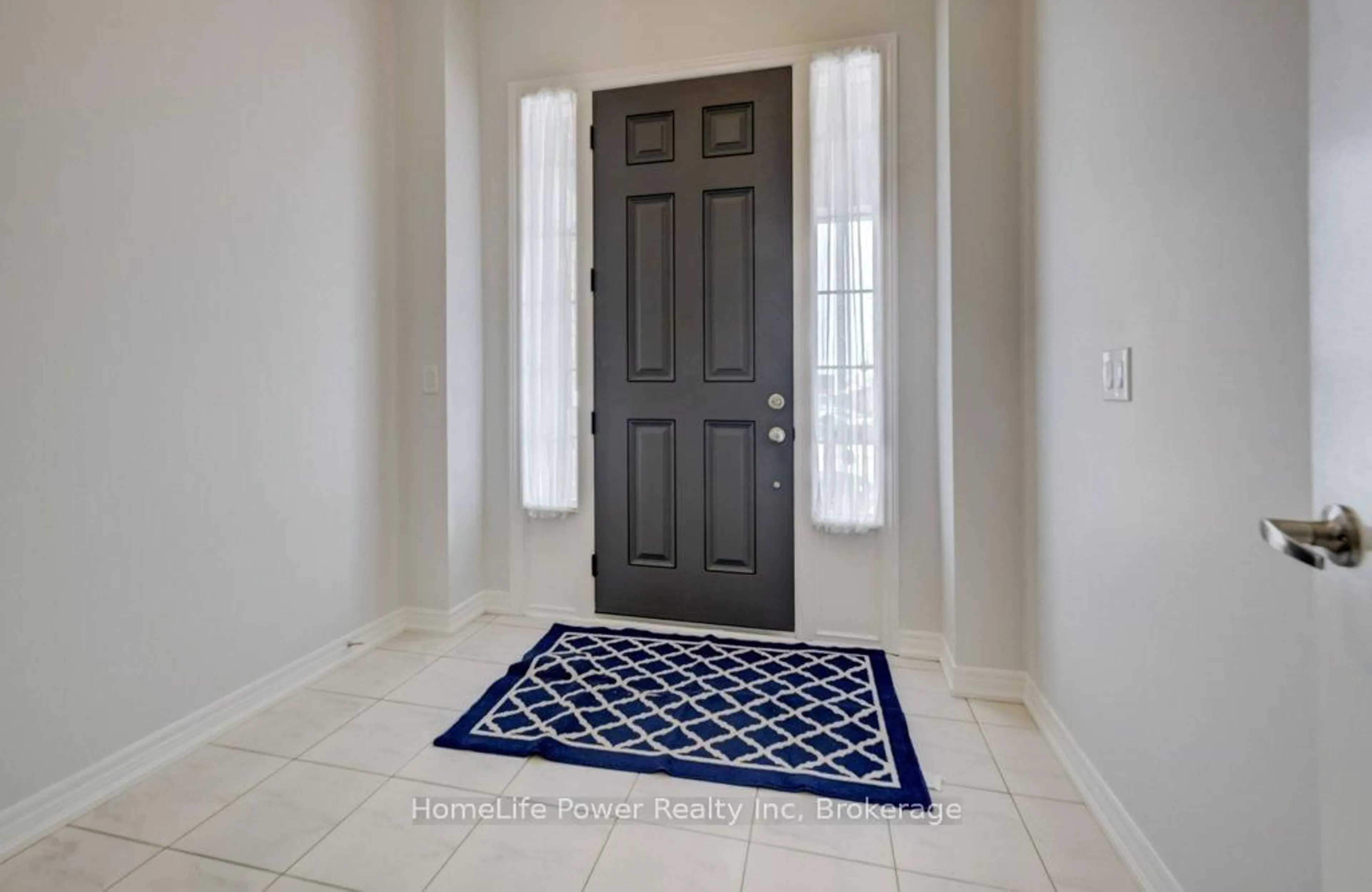 Indoor entryway for 56 Reistwood Dr, Kitchener Ontario N2R 0N8