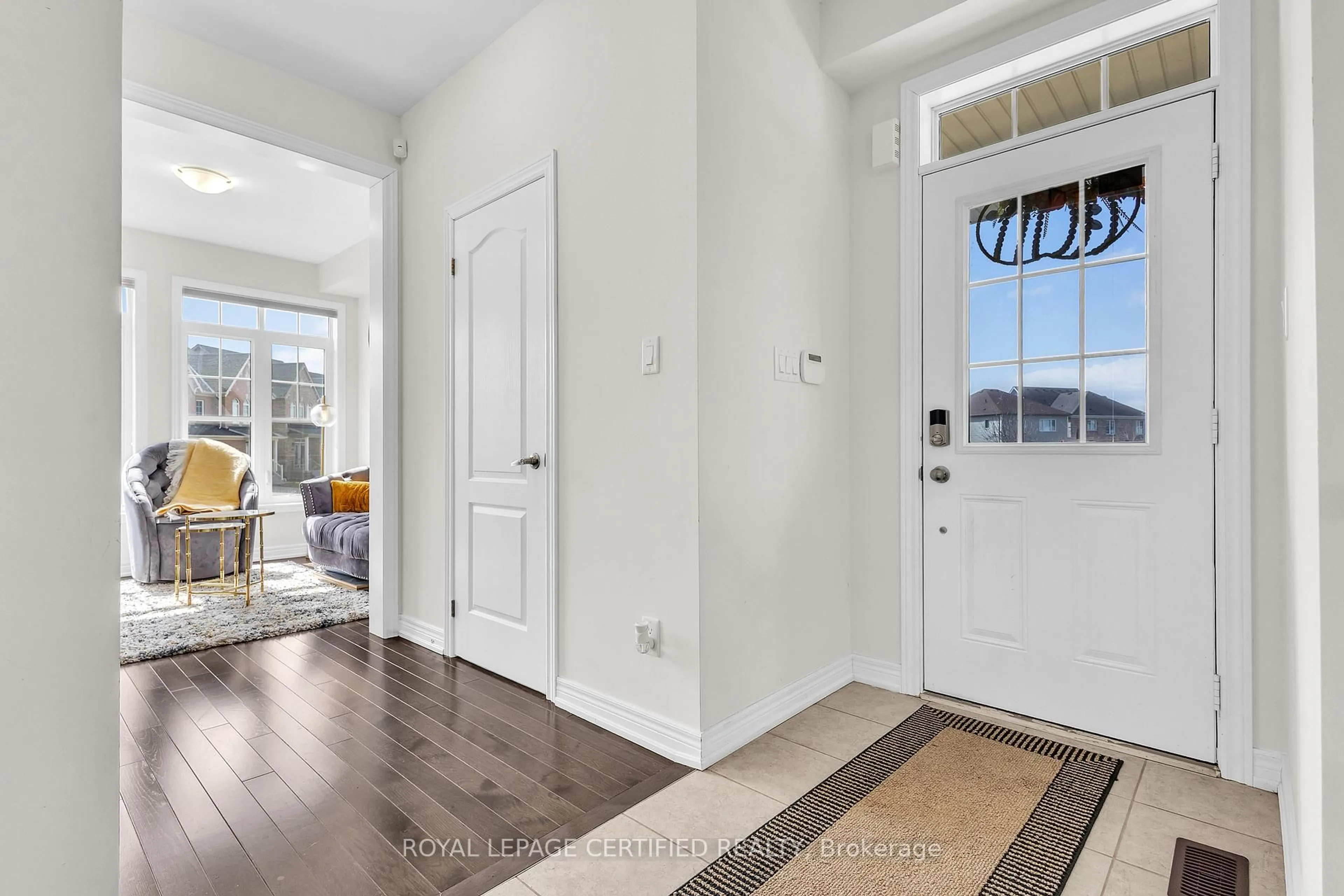 Indoor entryway for 19 Rosebrugh Ave, Cambridge Ontario N3H 5L5