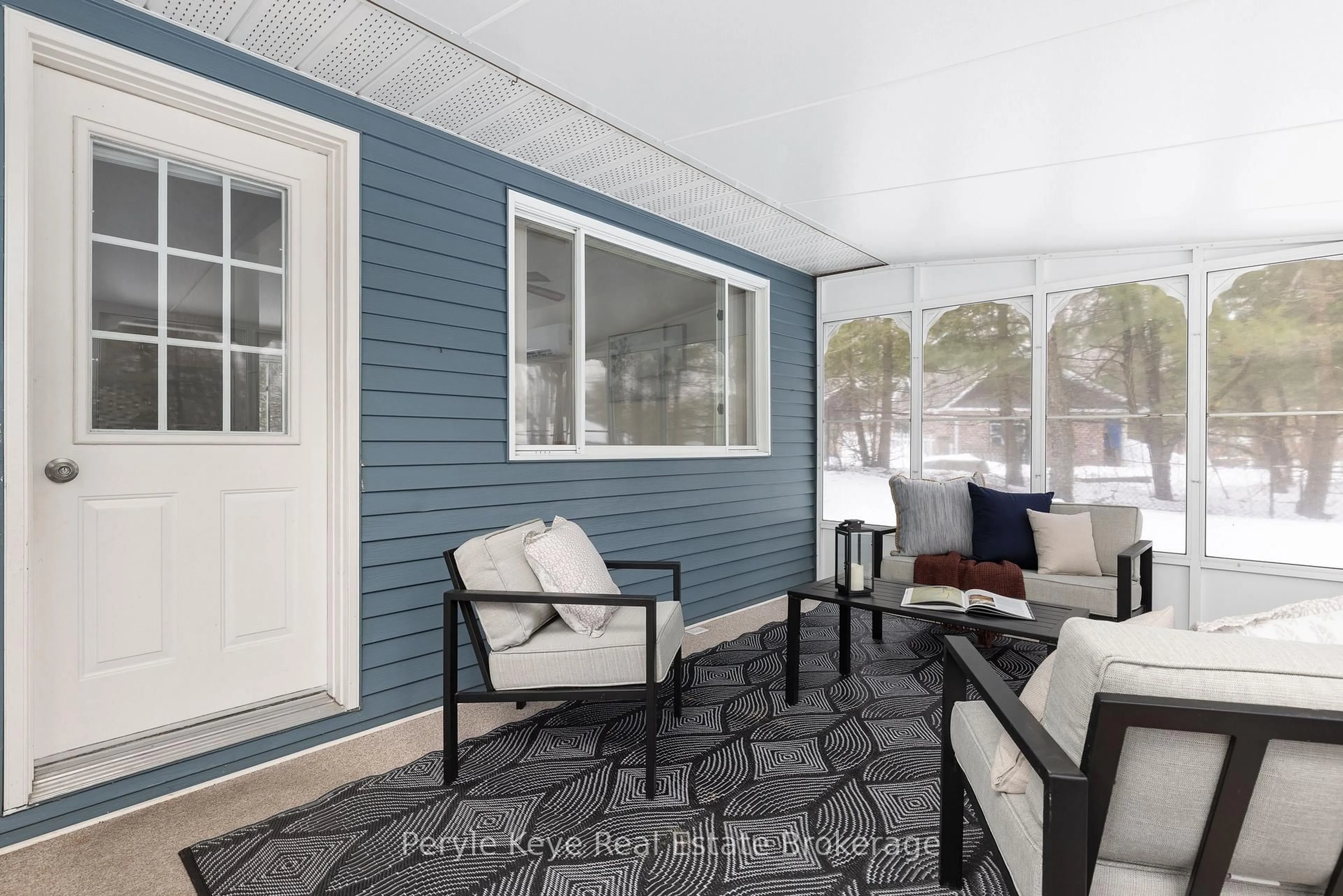 Patio, street for 26 Westvale Dr, Bracebridge Ontario P1L 1B5