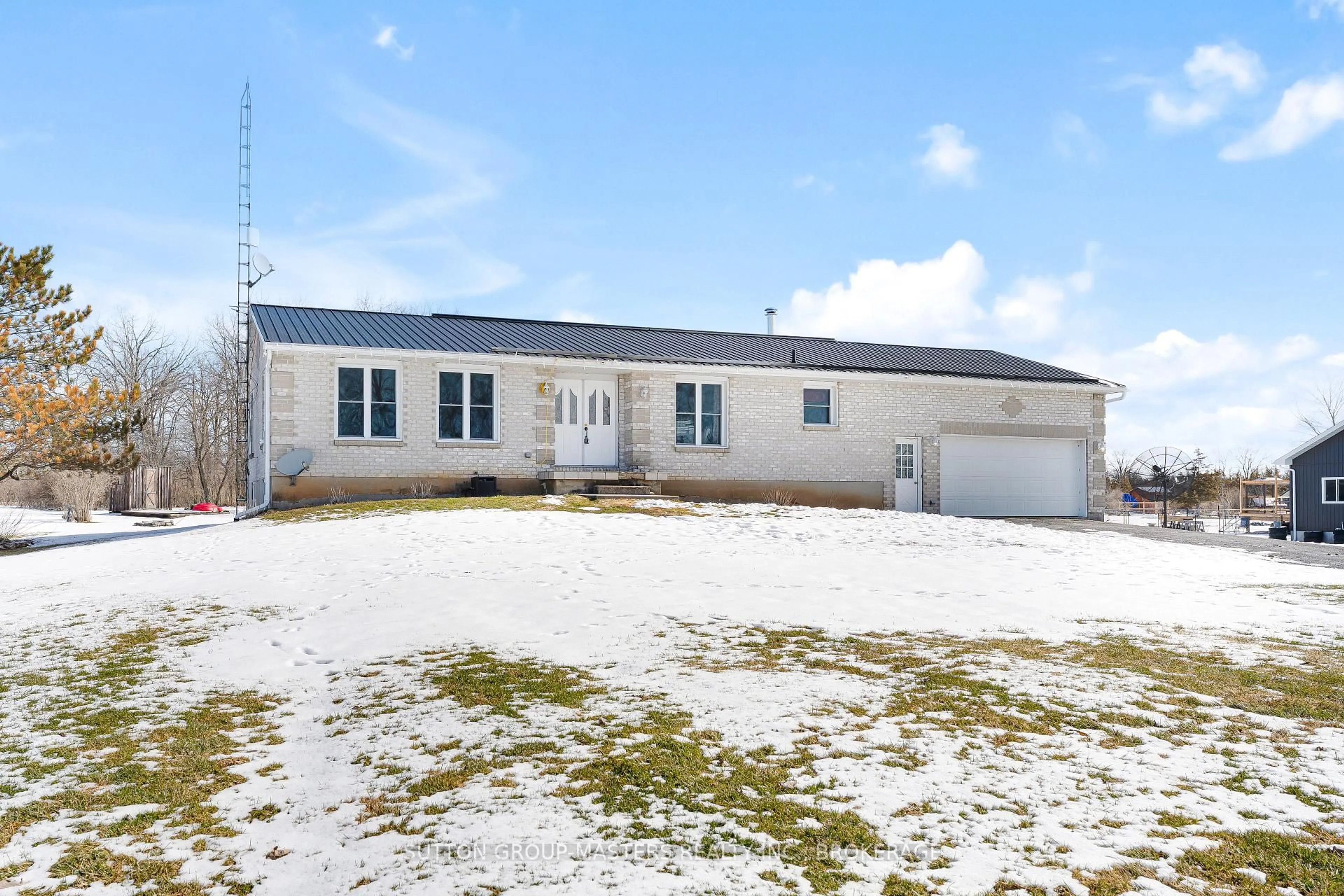 Unknown for 446 Petworth Rd, Yarker Ontario K0K 3N0