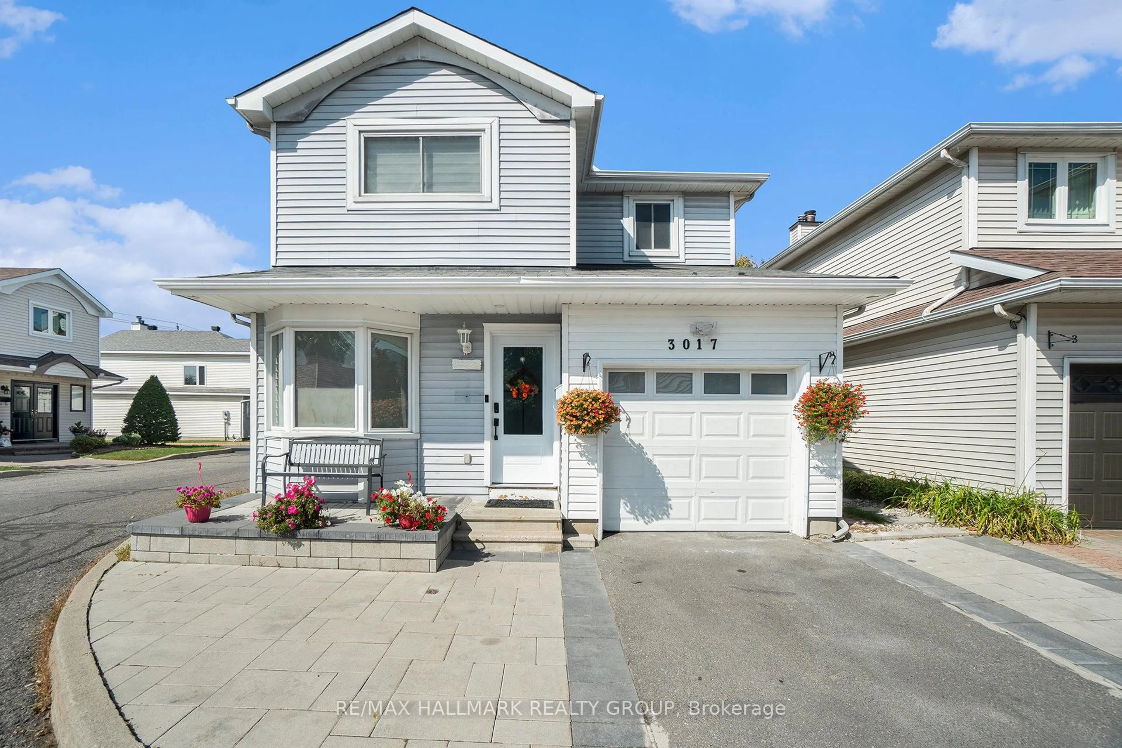 Home with vinyl exterior material, street for 3017 Victoria Heights Cres #32, Ottawa Ontario K1T 3M8