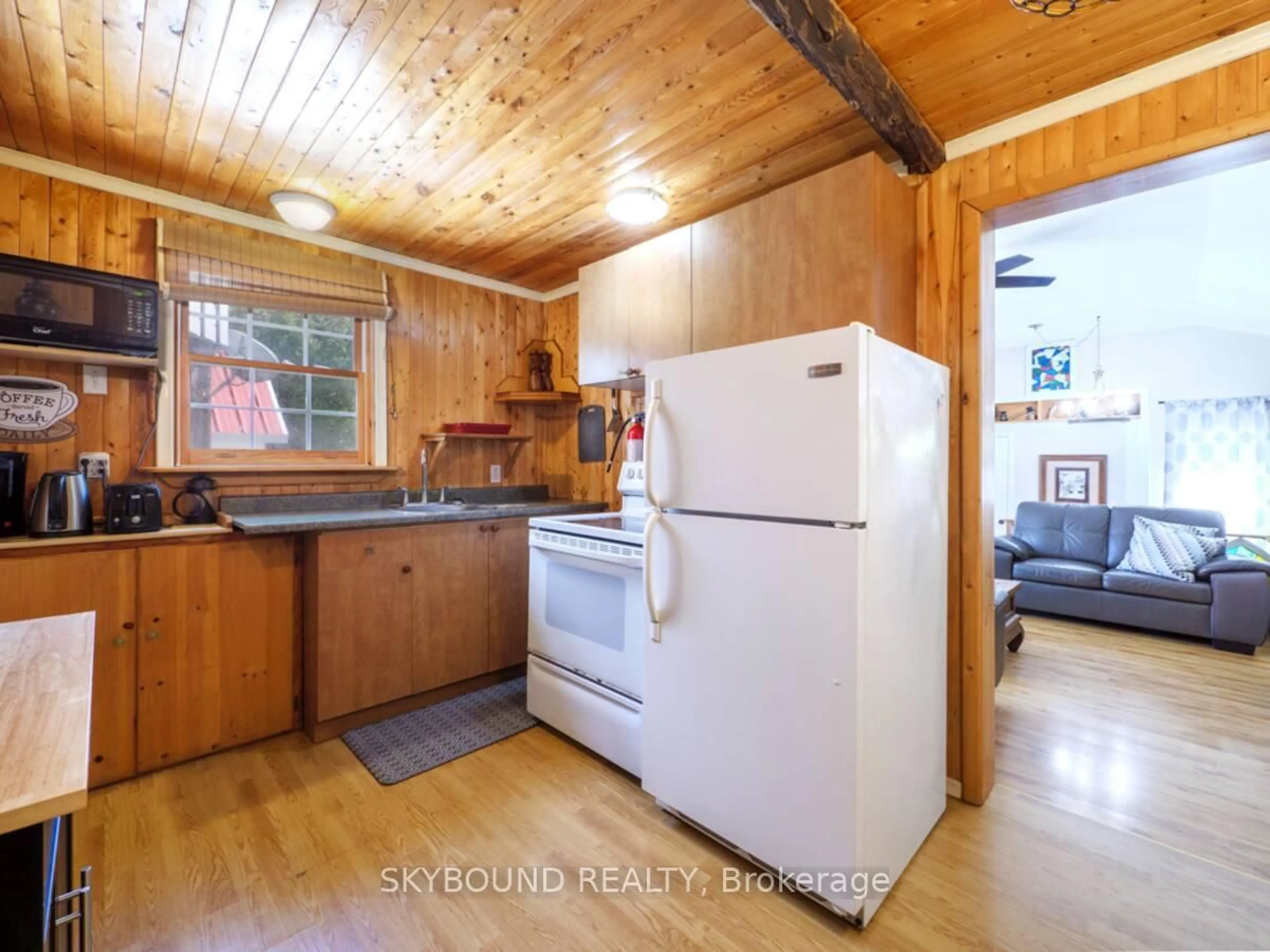 Standard kitchen, unknown for 7461 Highway 6, Northern Bruce Peninsula Ontario N0H 2R0