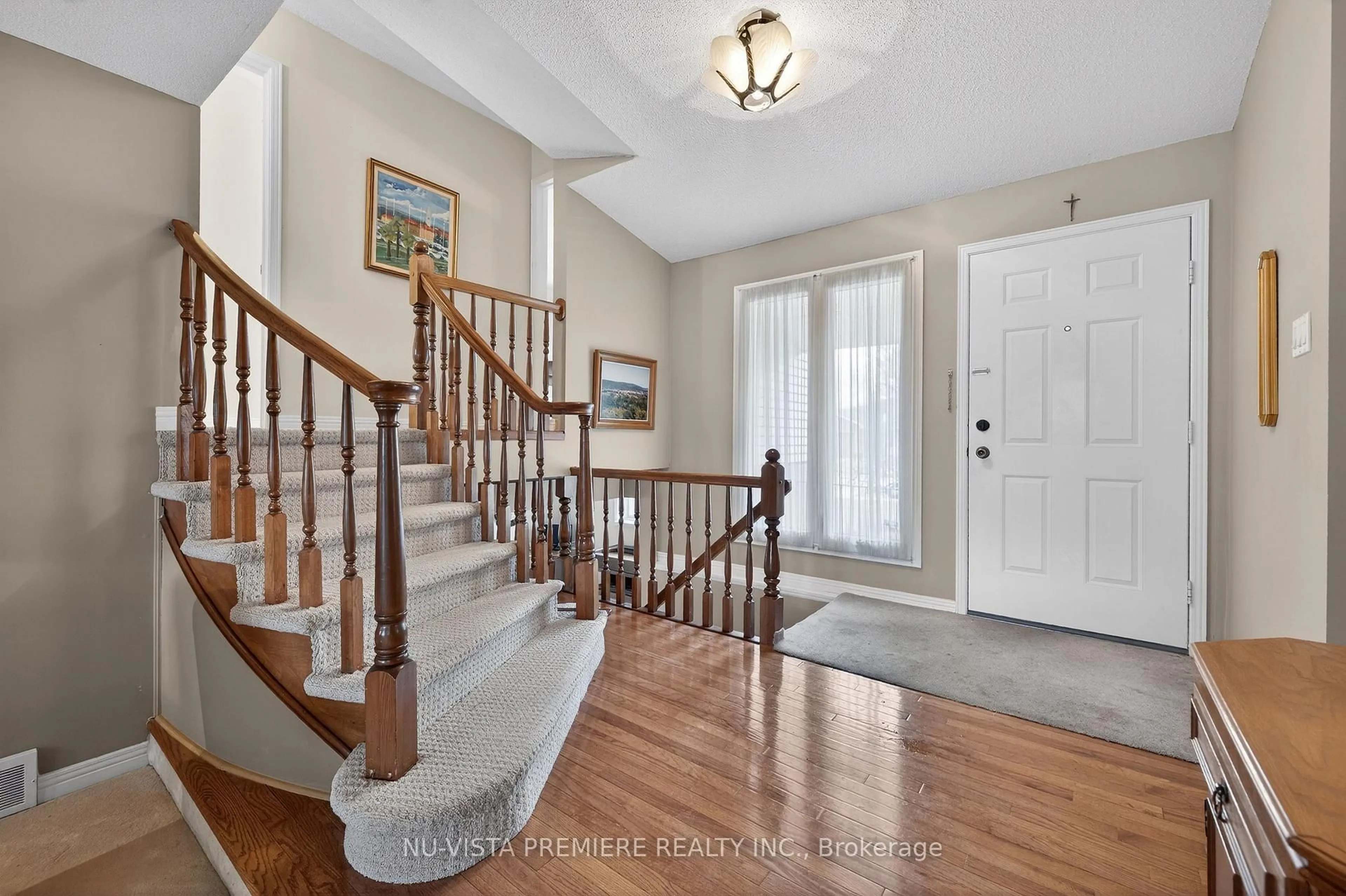 Indoor entryway for 1187 Glenora Dr, London North Ontario N5X 2P6