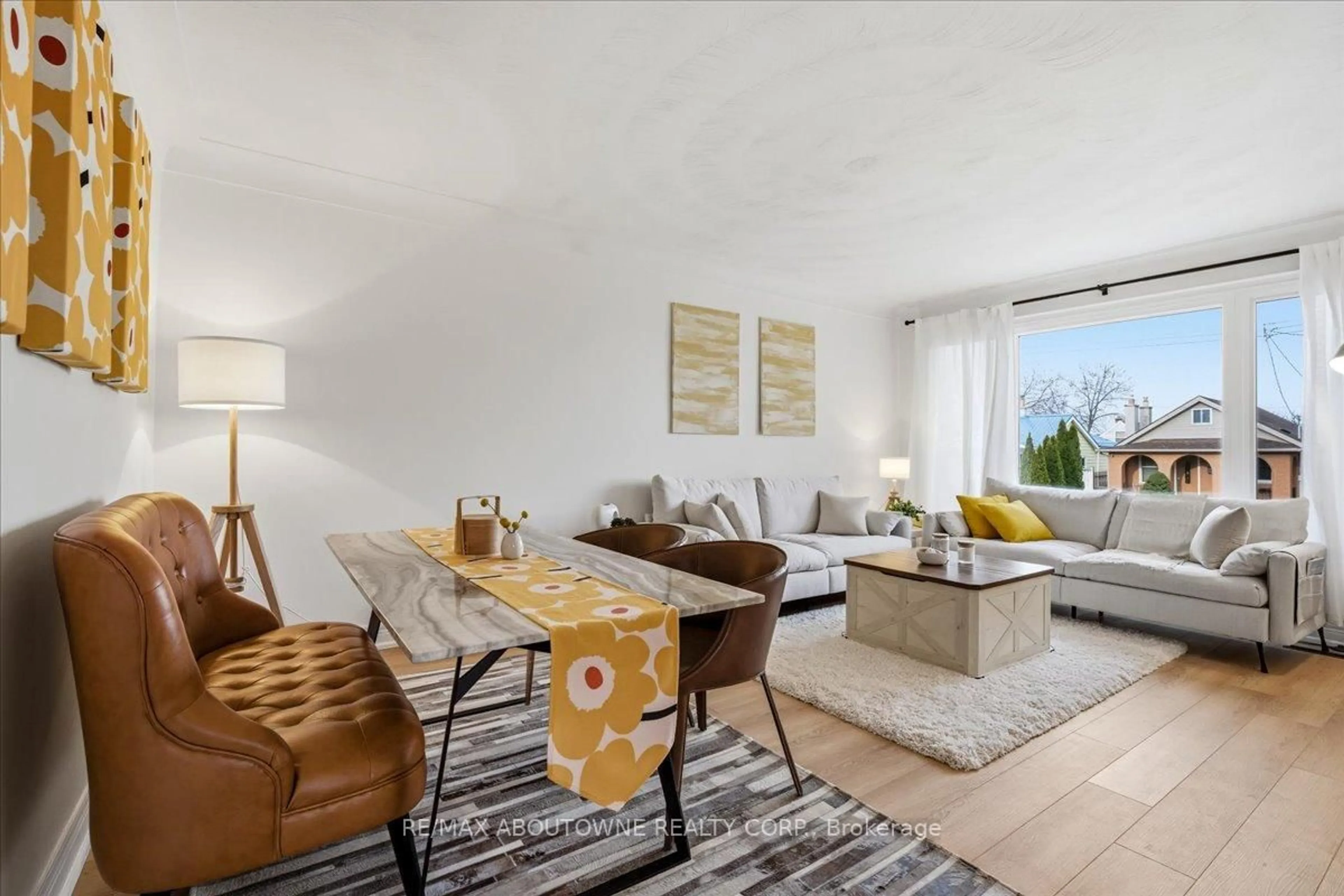 Living room with furniture, unknown for 106 Beland Ave, Hamilton Ontario L8H 6C1