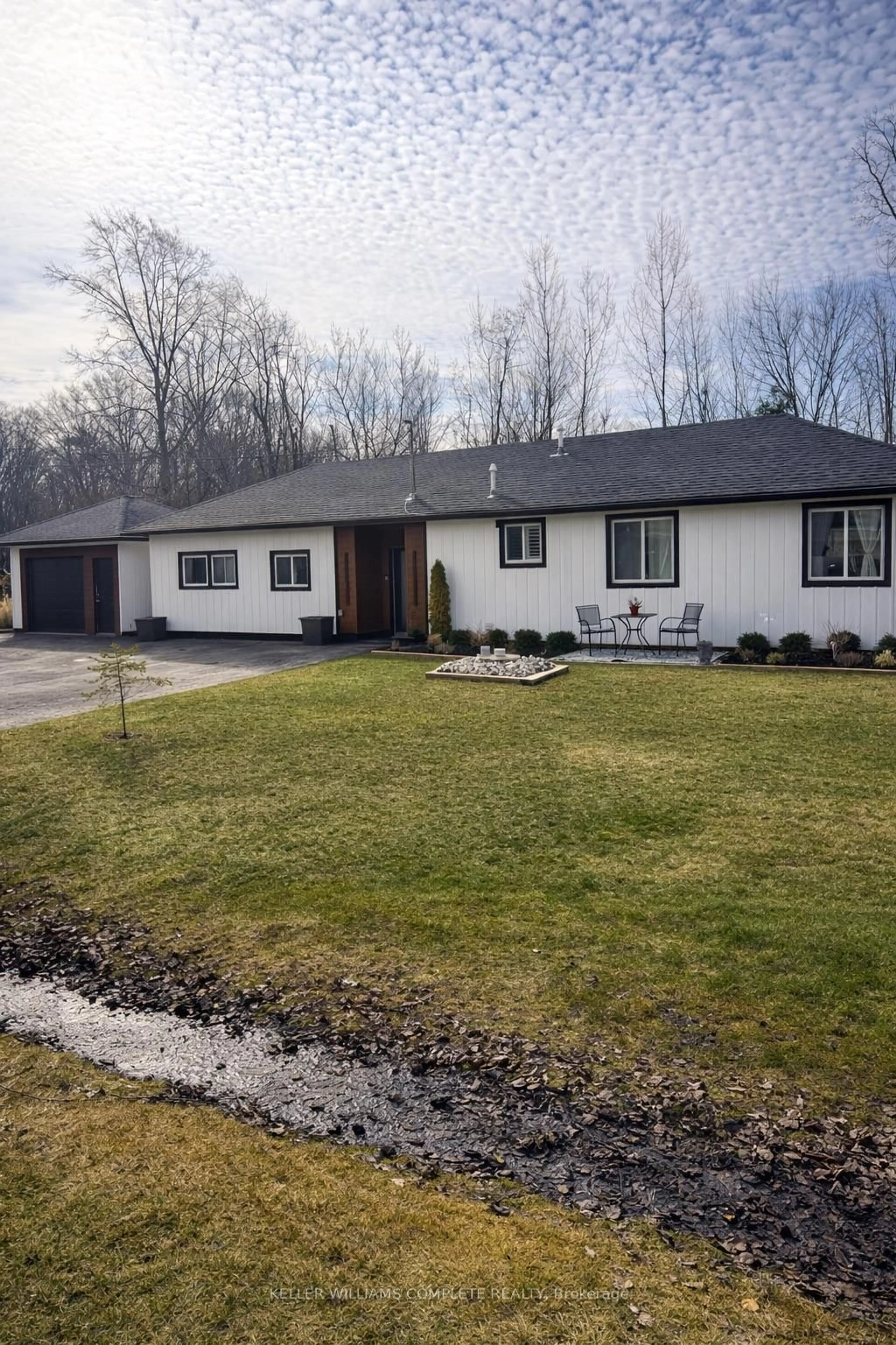 Home with vinyl exterior material, street for 2525 Vimy Rd, Port Colborne Ontario L3K 5V3