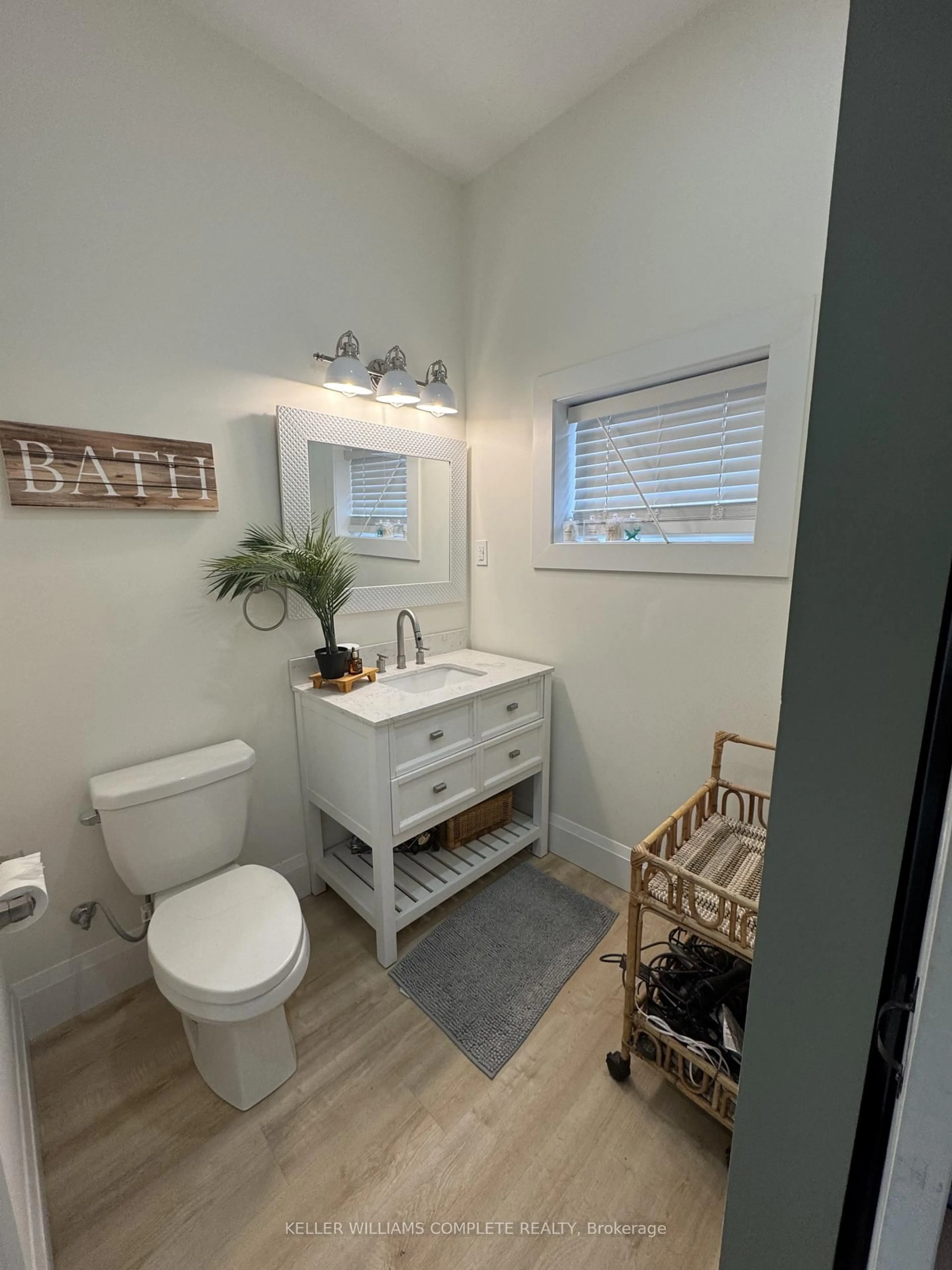Contemporary bathroom, ceramic/tile floor for 2525 Vimy Rd, Port Colborne Ontario L3K 5V3