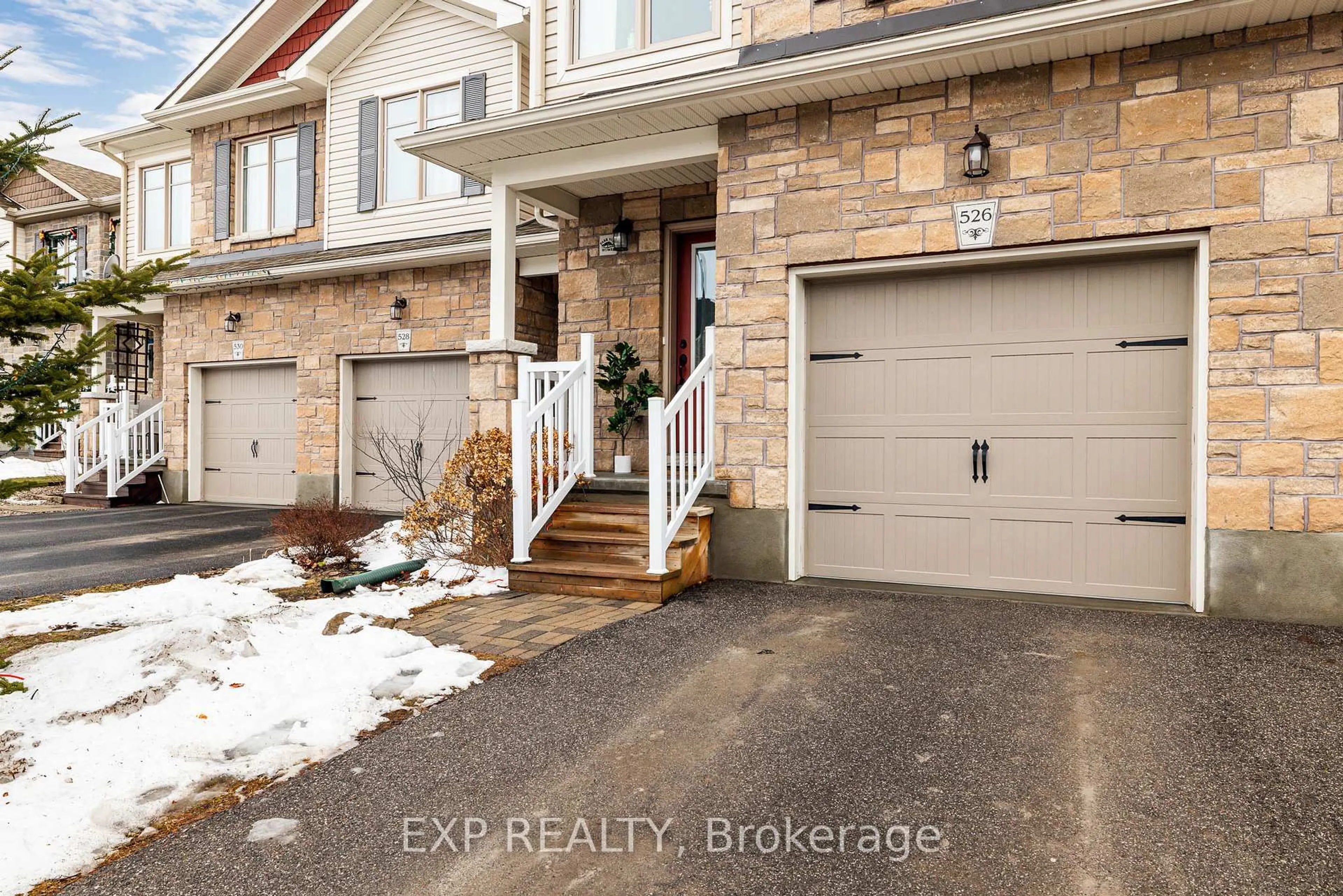Indoor entryway for 526 Stanley Brothers St, Almonte Ontario K0A 1A0
