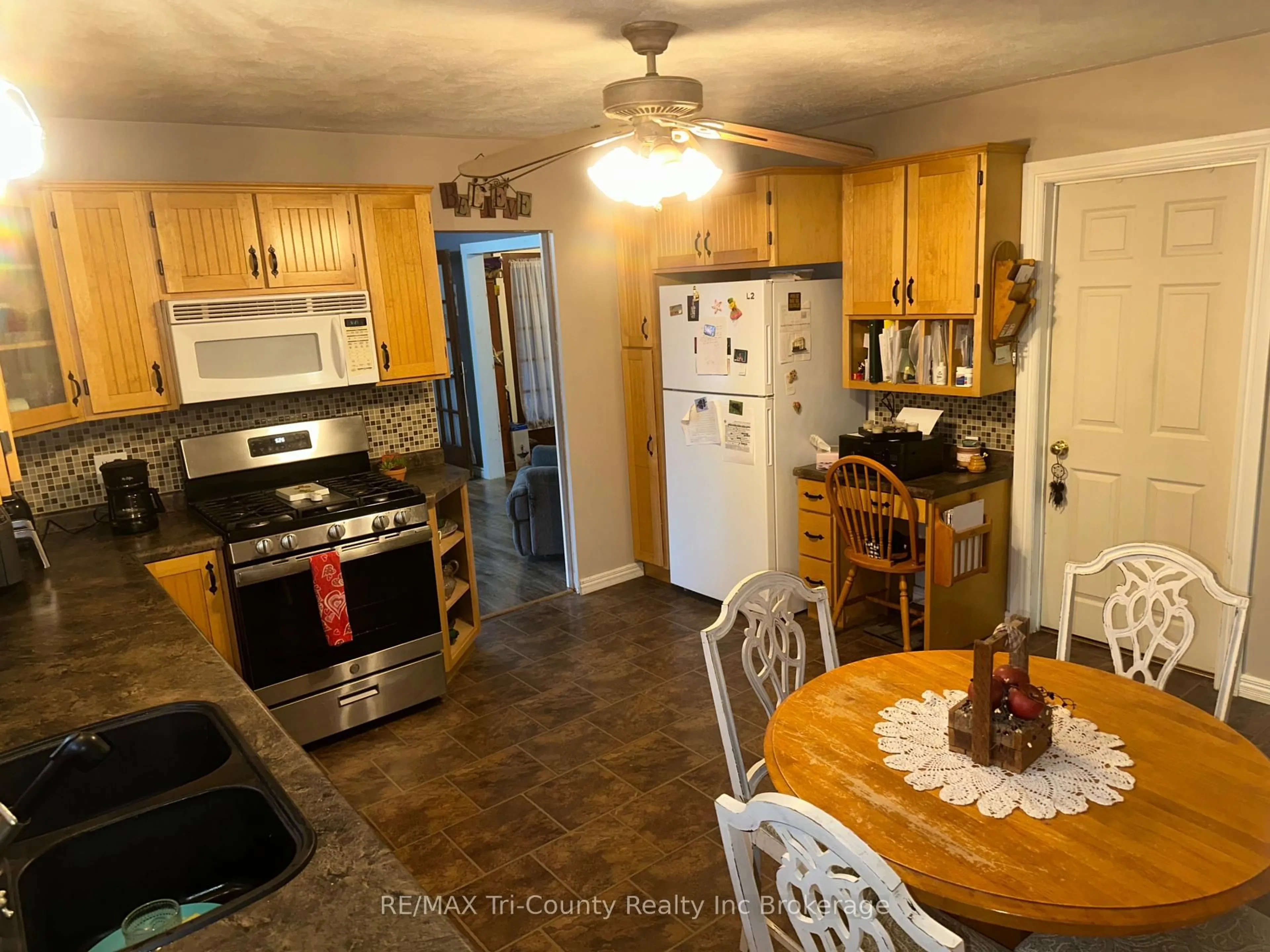 Standard kitchen, unknown for 34 George St, Norfolk Ontario N0E 1G0