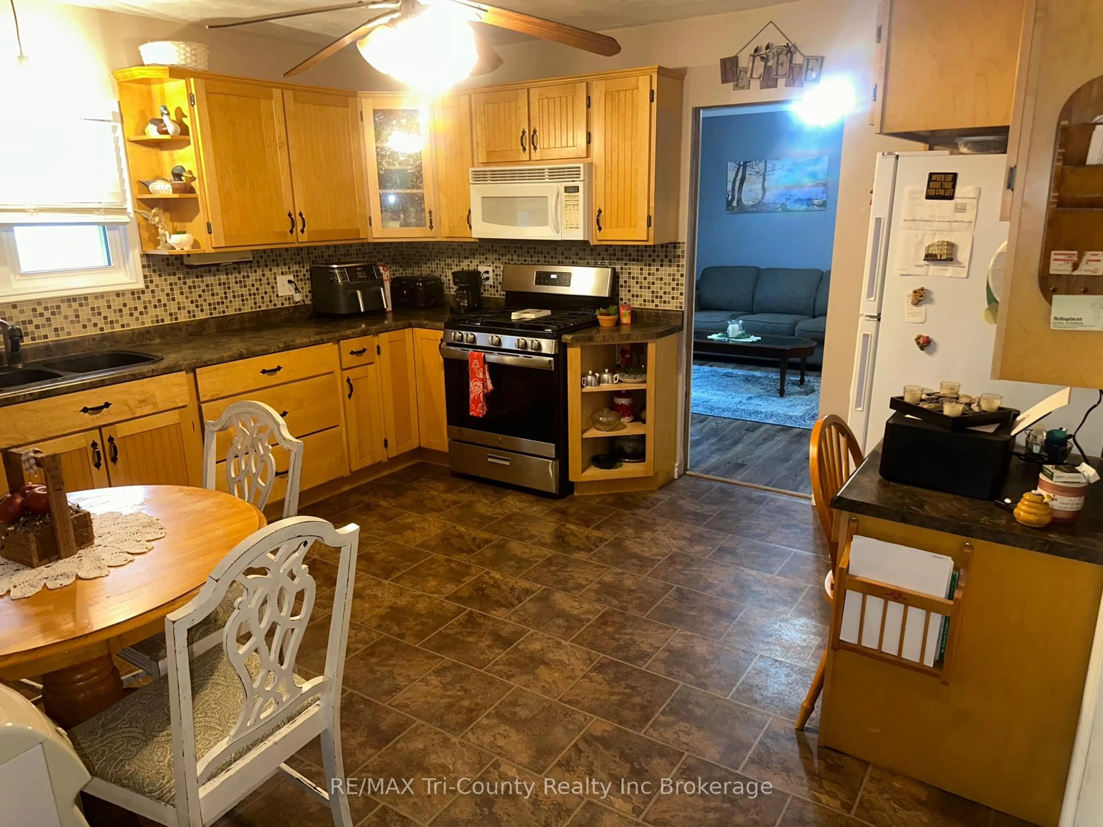 Standard kitchen, ceramic/tile floor for 34 George St, Norfolk Ontario N0E 1G0
