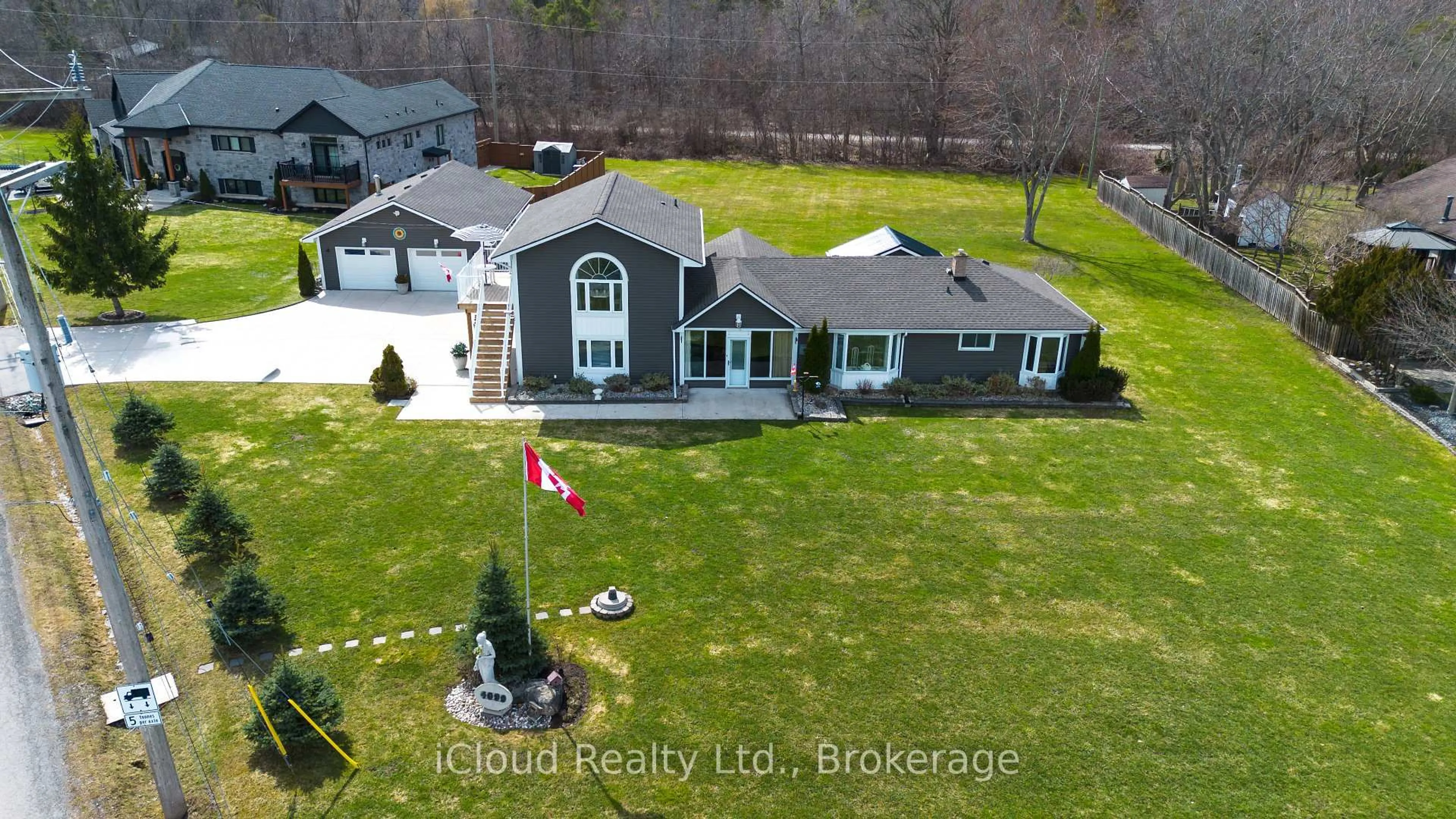 A pic from outside/outdoor area/front of a property/back of a property/a pic from drone, water/lake/river/ocean view for 4099 Niagara Pkwy, Fort Erie Ontario L0S 1S0