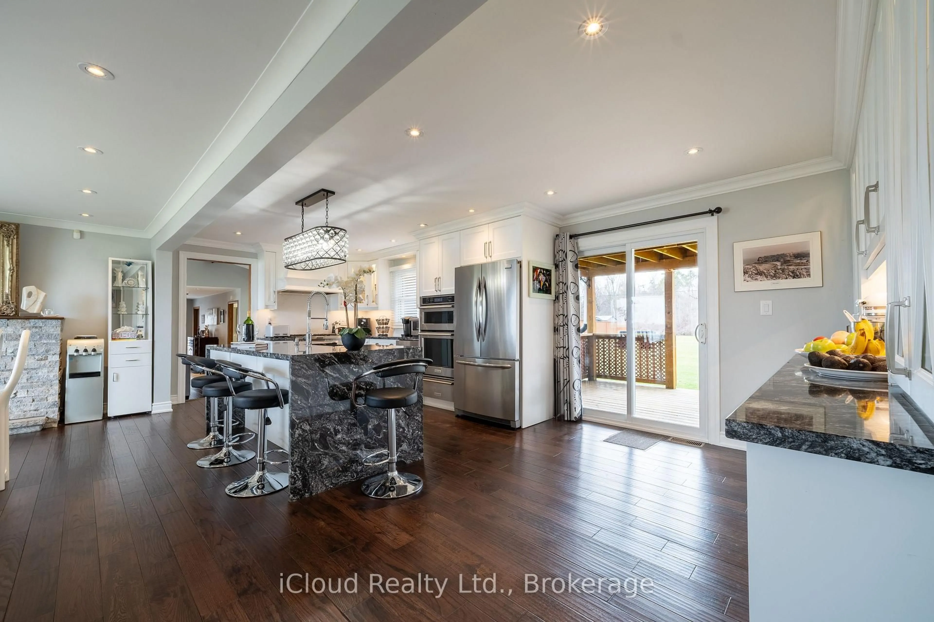 Open concept kitchen, unknown for 4099 Niagara Pkwy, Fort Erie Ontario L0S 1S0