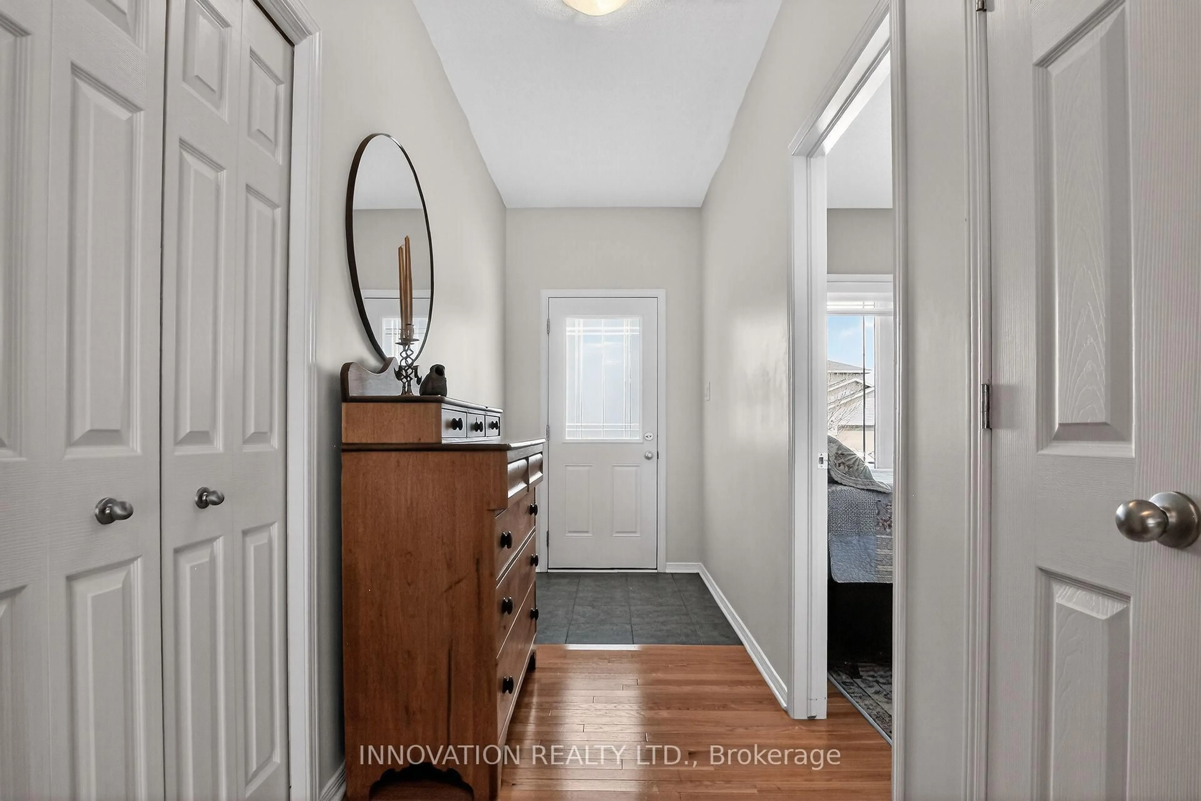 Indoor entryway for 206 Edey St, Arnprior Ontario K7S 0A8