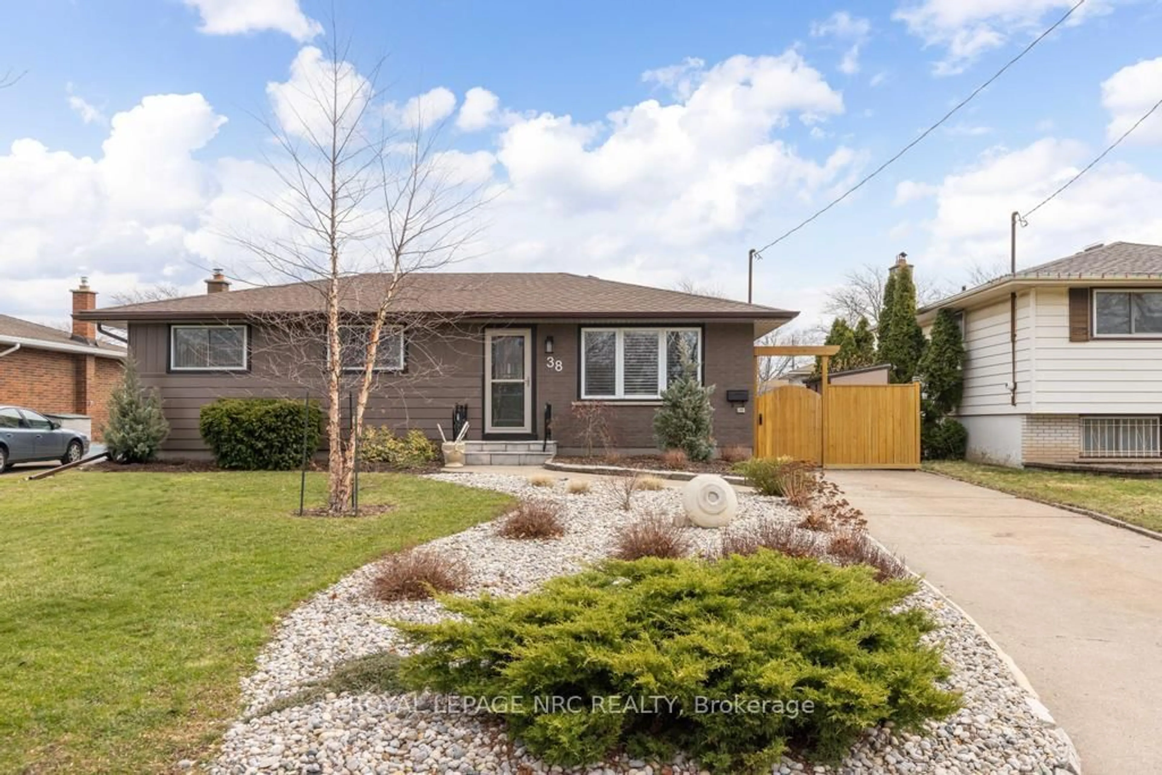 Home with brick exterior material, street for 38 Lanark Cres, St. Catharines Ontario L2M 6C9