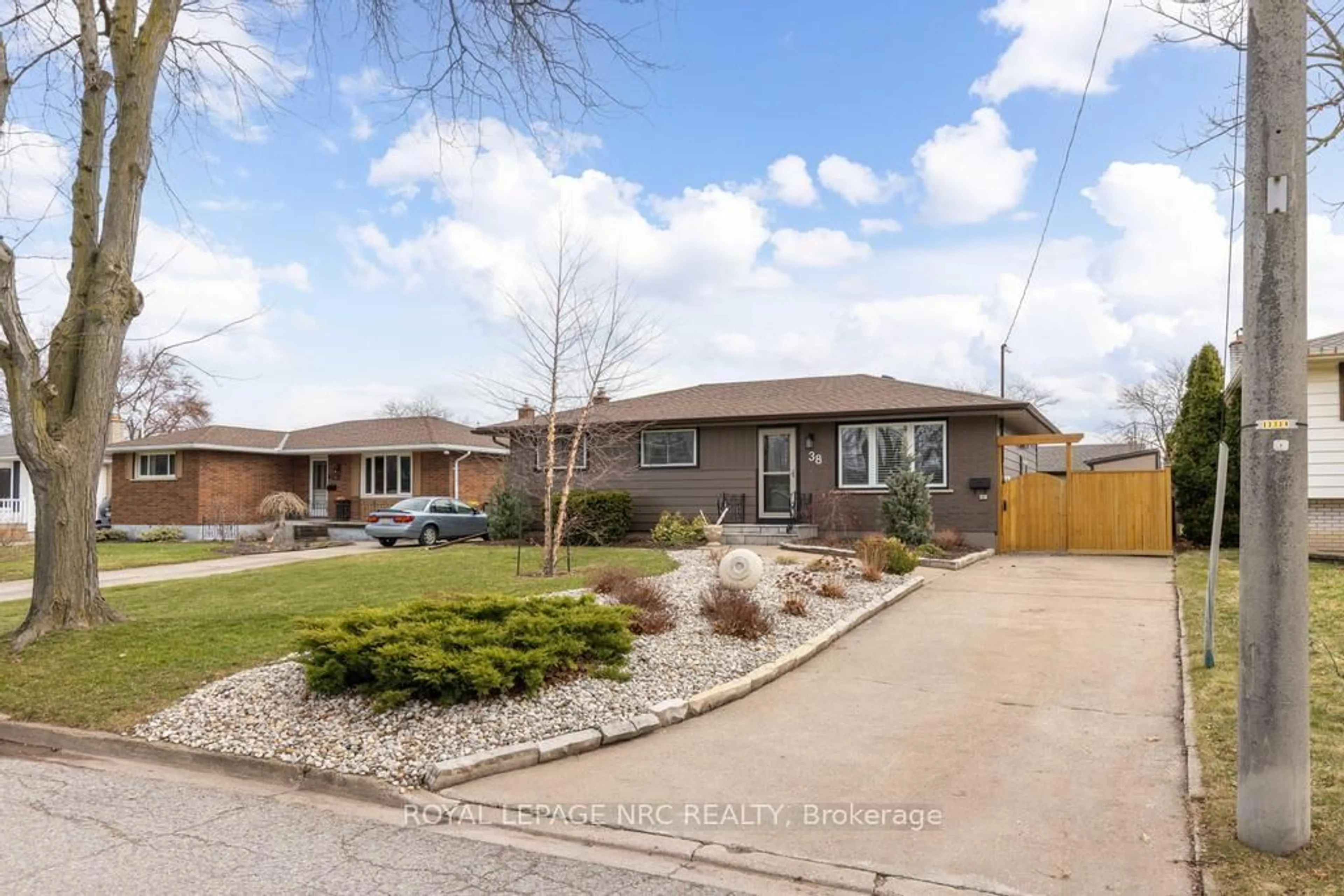 Home with brick exterior material, street for 38 Lanark Cres, St. Catharines Ontario L2M 6C9