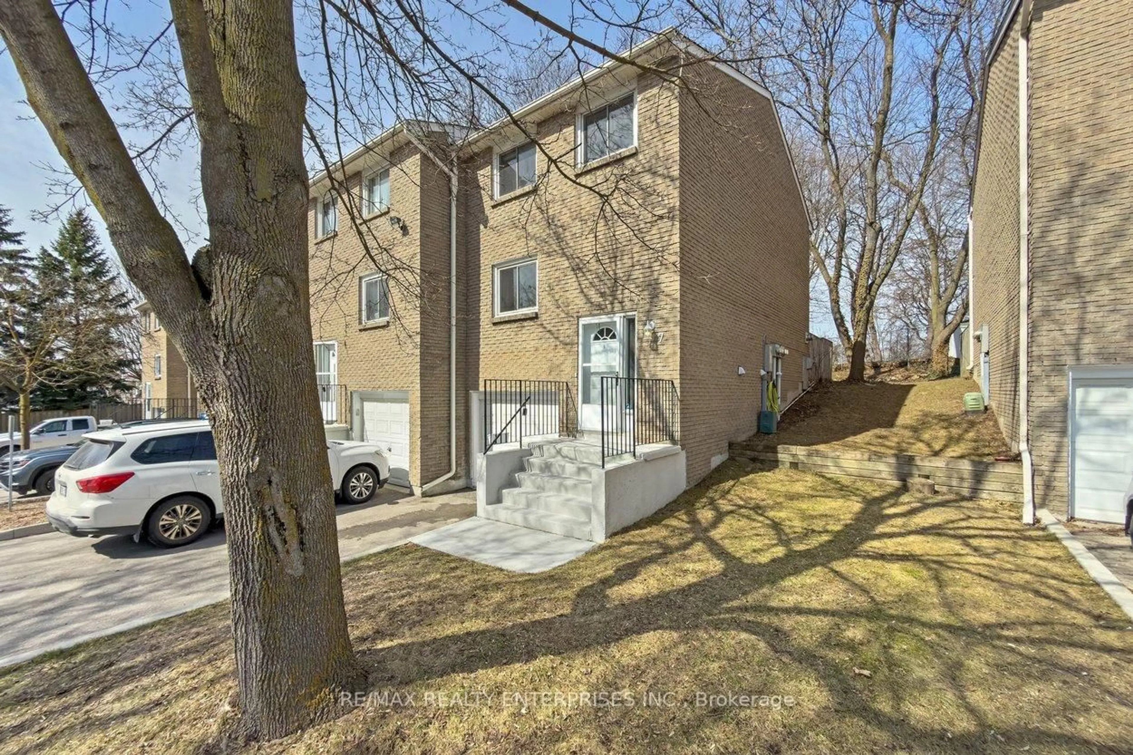 A pic from outside/outdoor area/front of a property/back of a property/a pic from drone, street for 121 Morgan Ave #7, Kitchener Ontario N2A 2M4