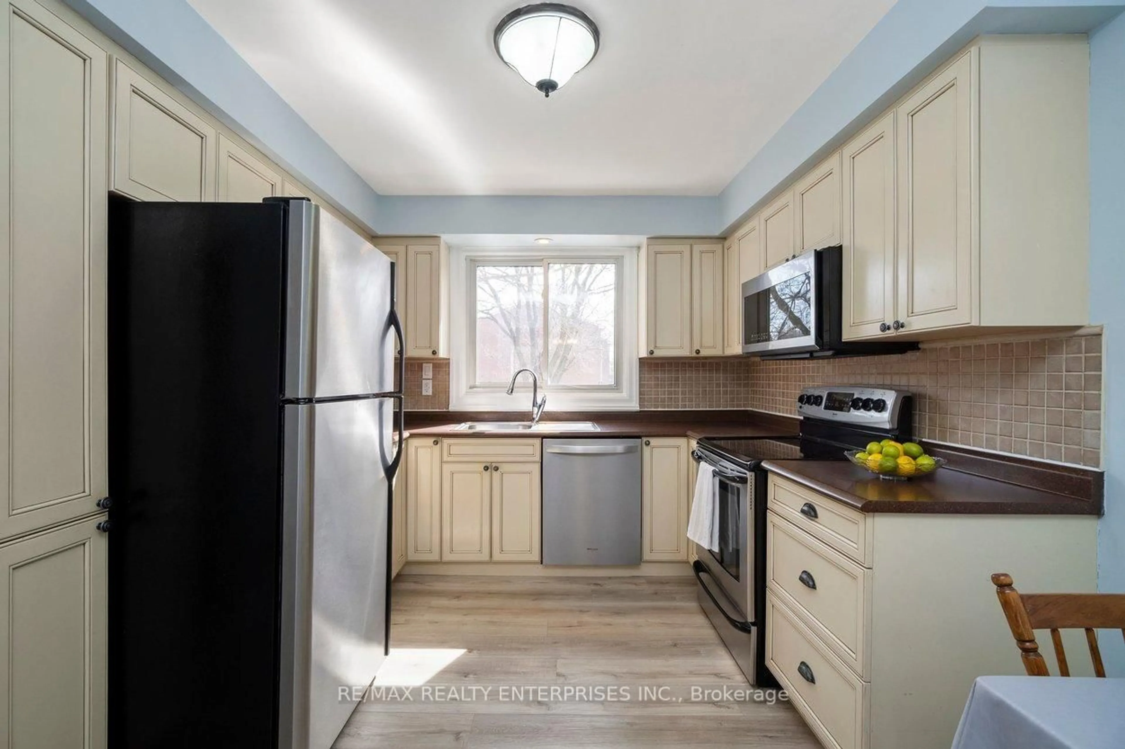 Standard kitchen, unknown for 121 Morgan Ave #7, Kitchener Ontario N2A 2M4