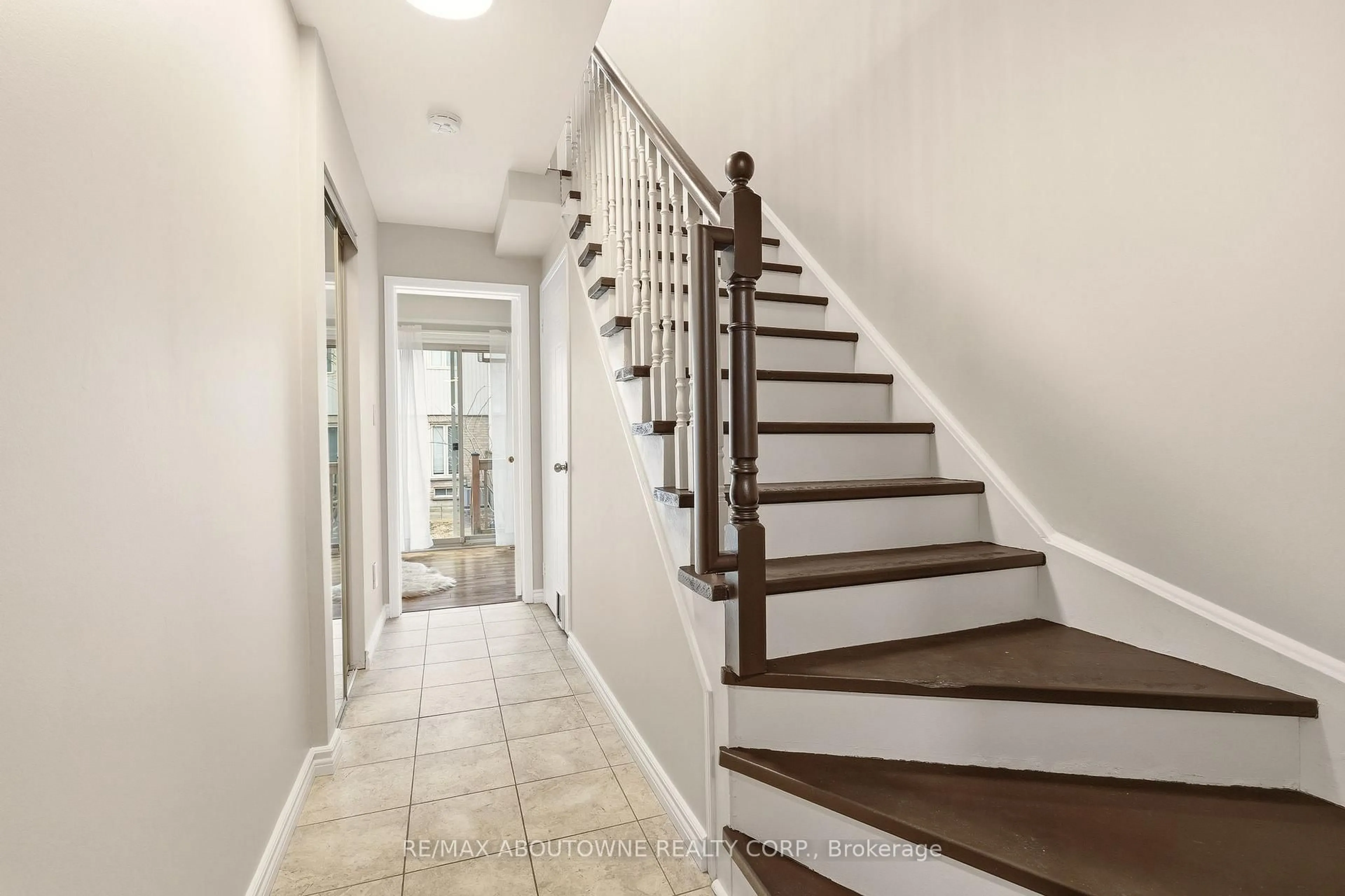 Indoor entryway for 302 College Ave #97, Guelph Ontario N1G 4T6