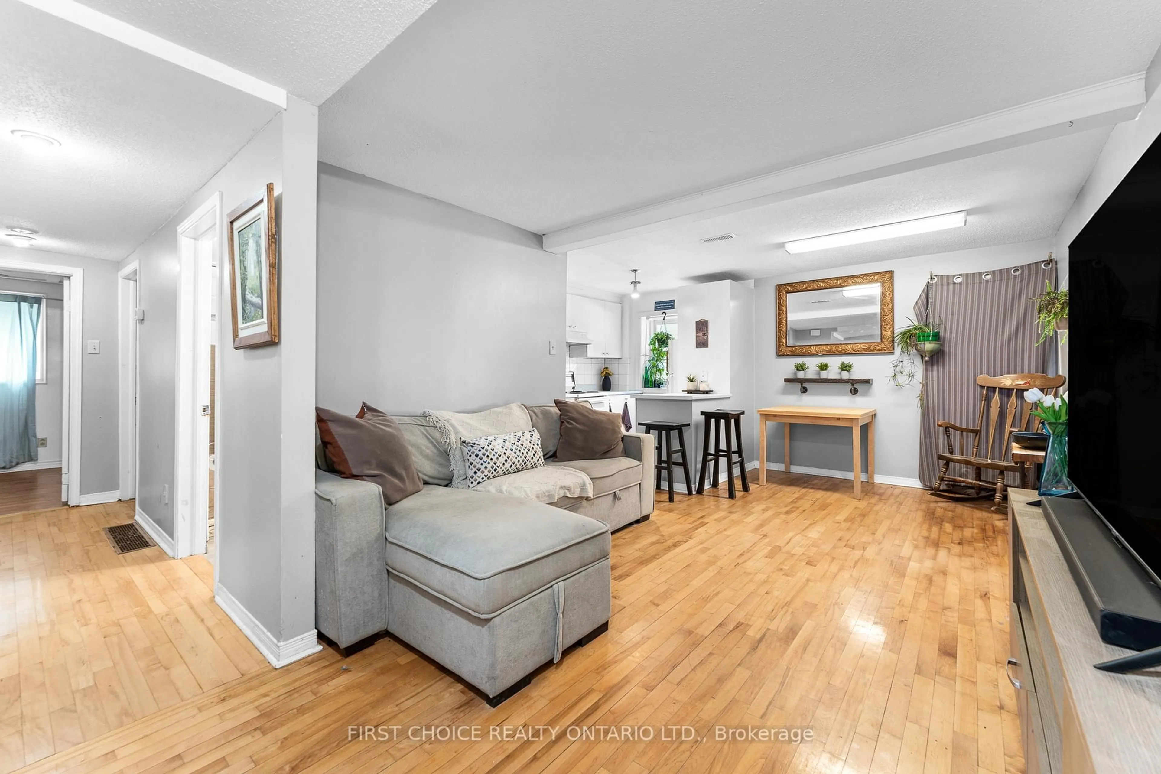 Living room with furniture, unknown for 253 Frechette St, Ottawa Ontario K1L 7T3