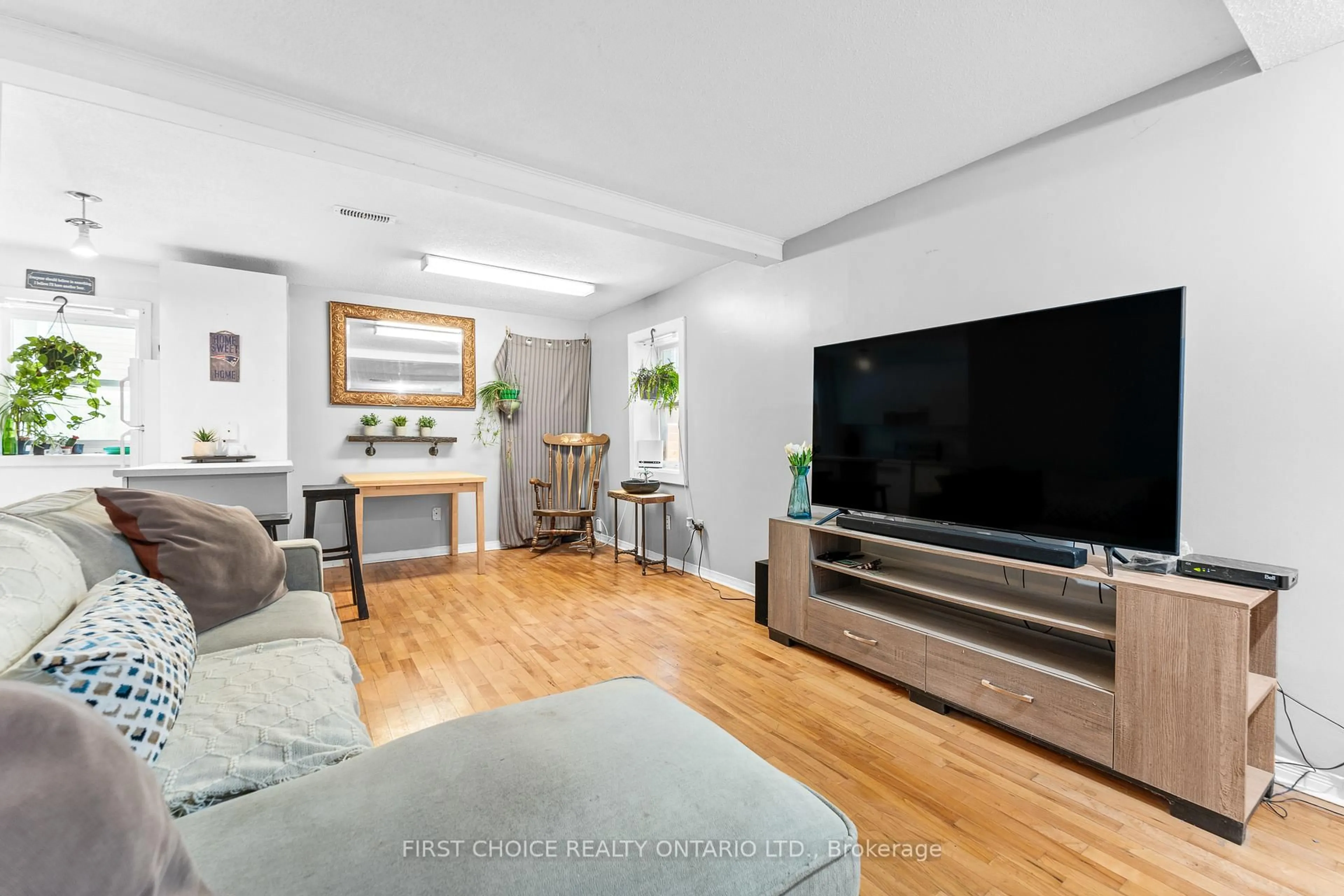 Living room with furniture, unknown for 253 Frechette St, Ottawa Ontario K1L 7T3