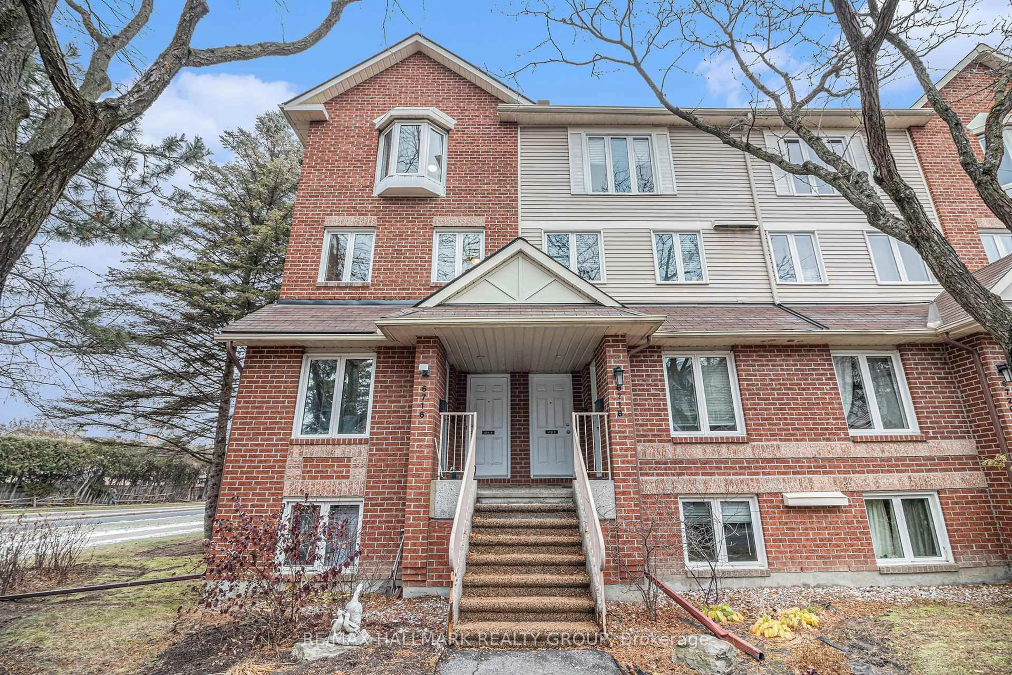 Home with brick exterior material, unknown for 6716 Jeanne D'arc Blvd #B, Ottawa Ontario K1C 6E9