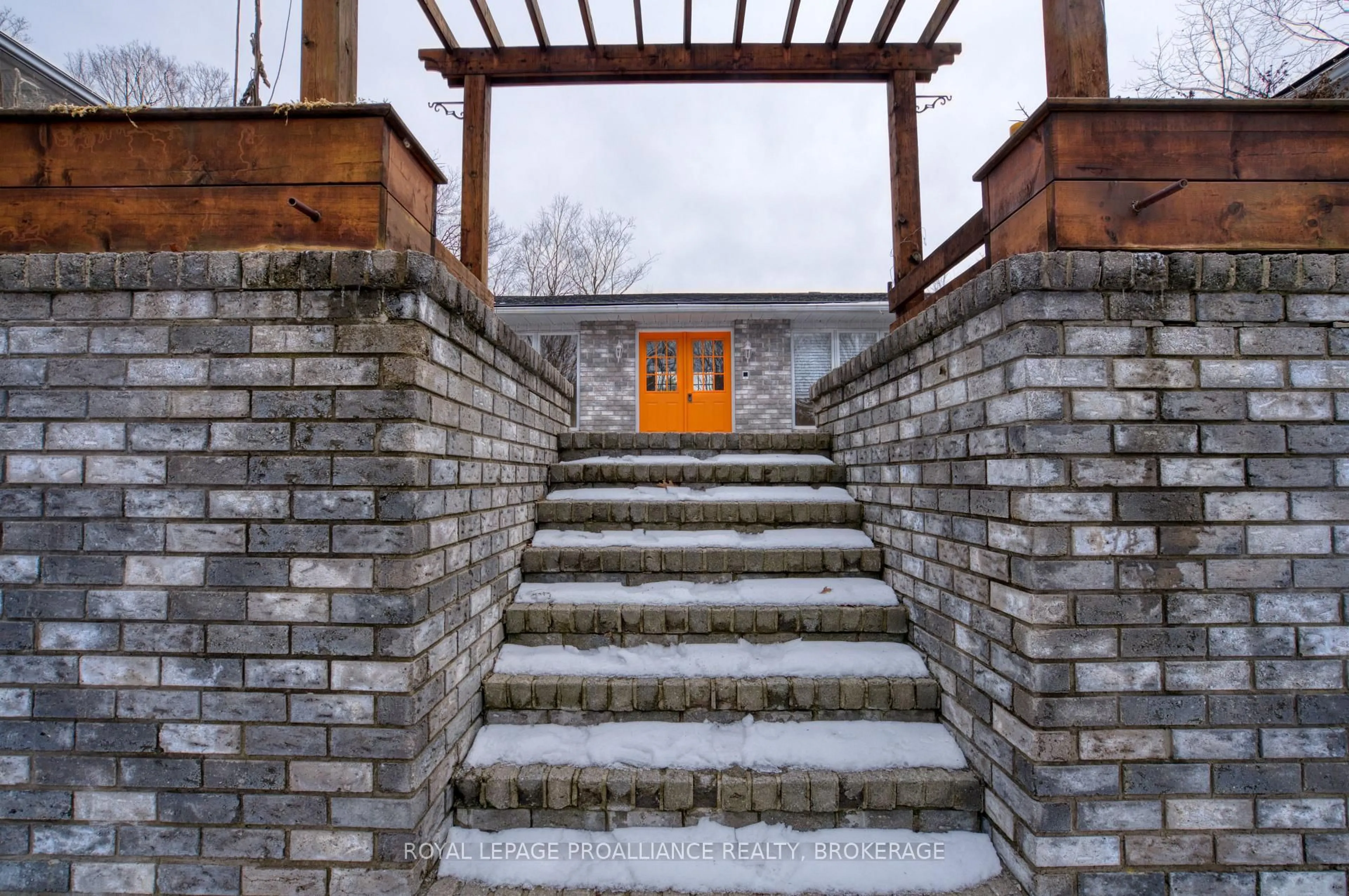 Stairs for 5034 Highway 2, Gananoque Ontario K7G 2V5