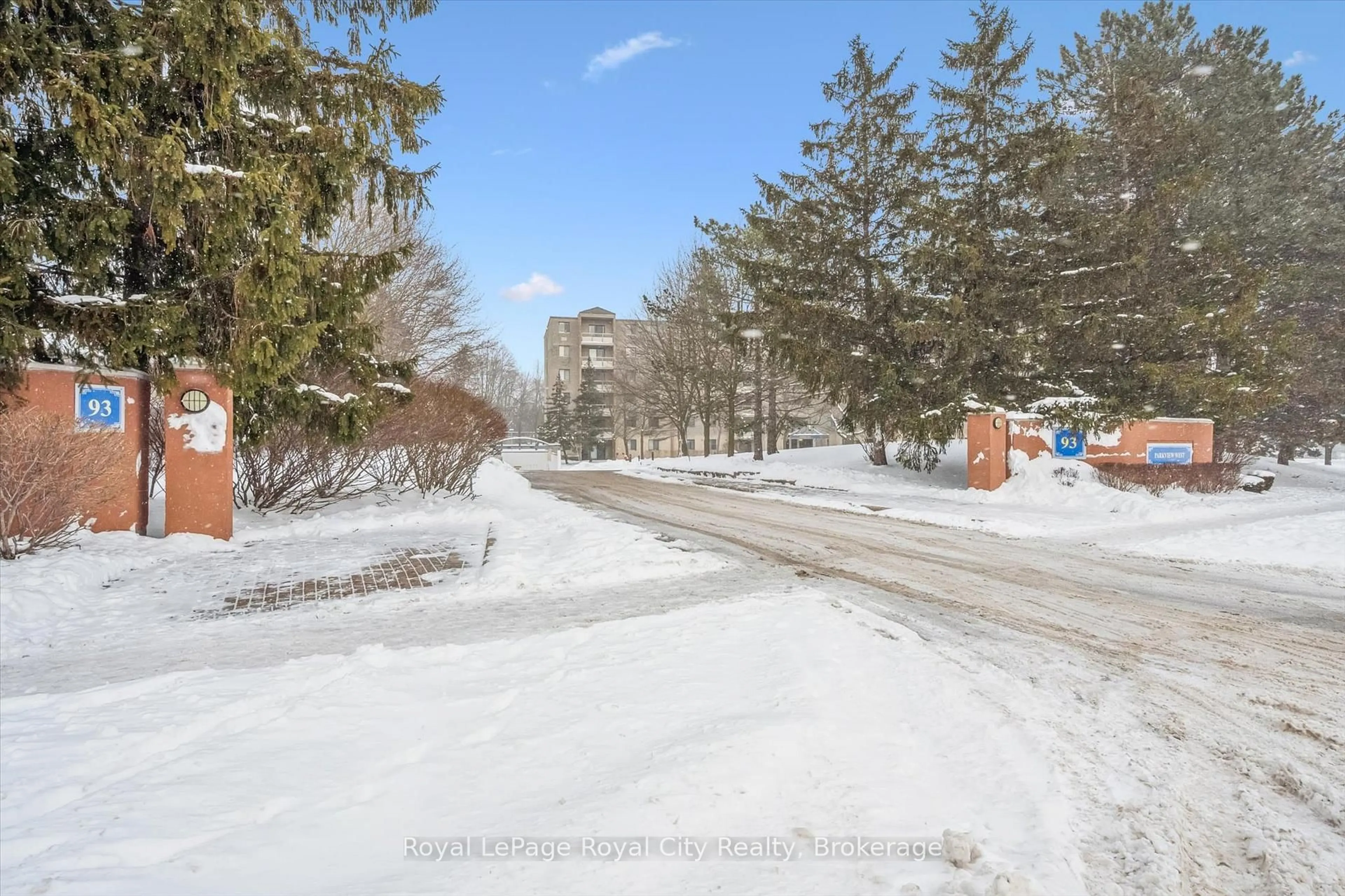 Blurry image for 93 Westwood Rd #607, Guelph Ontario N1H 7J7