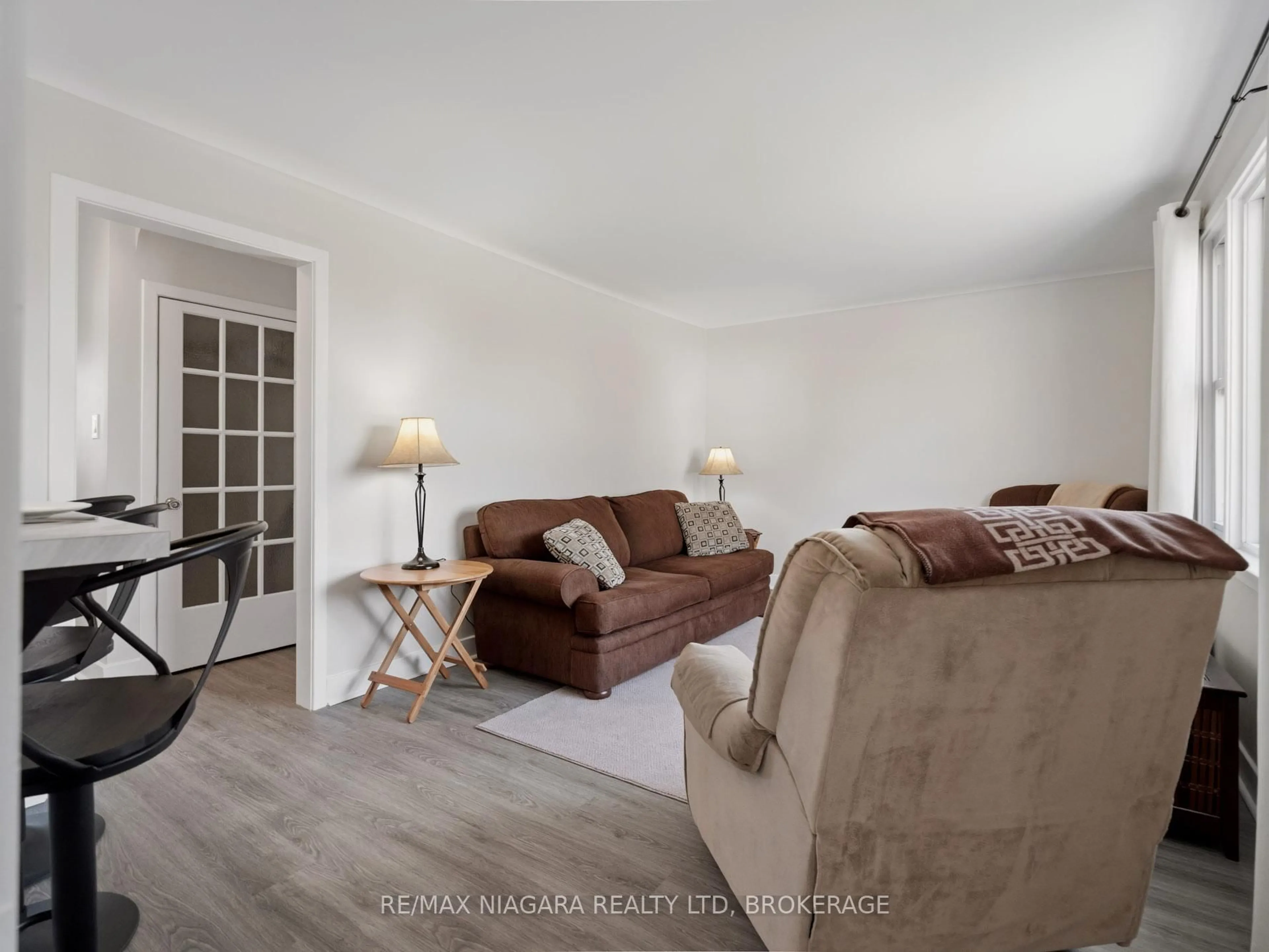 Living room with furniture, wood/laminate floor for 7957 Beaverdams Rd, Niagara Falls Ontario L2H 1R7