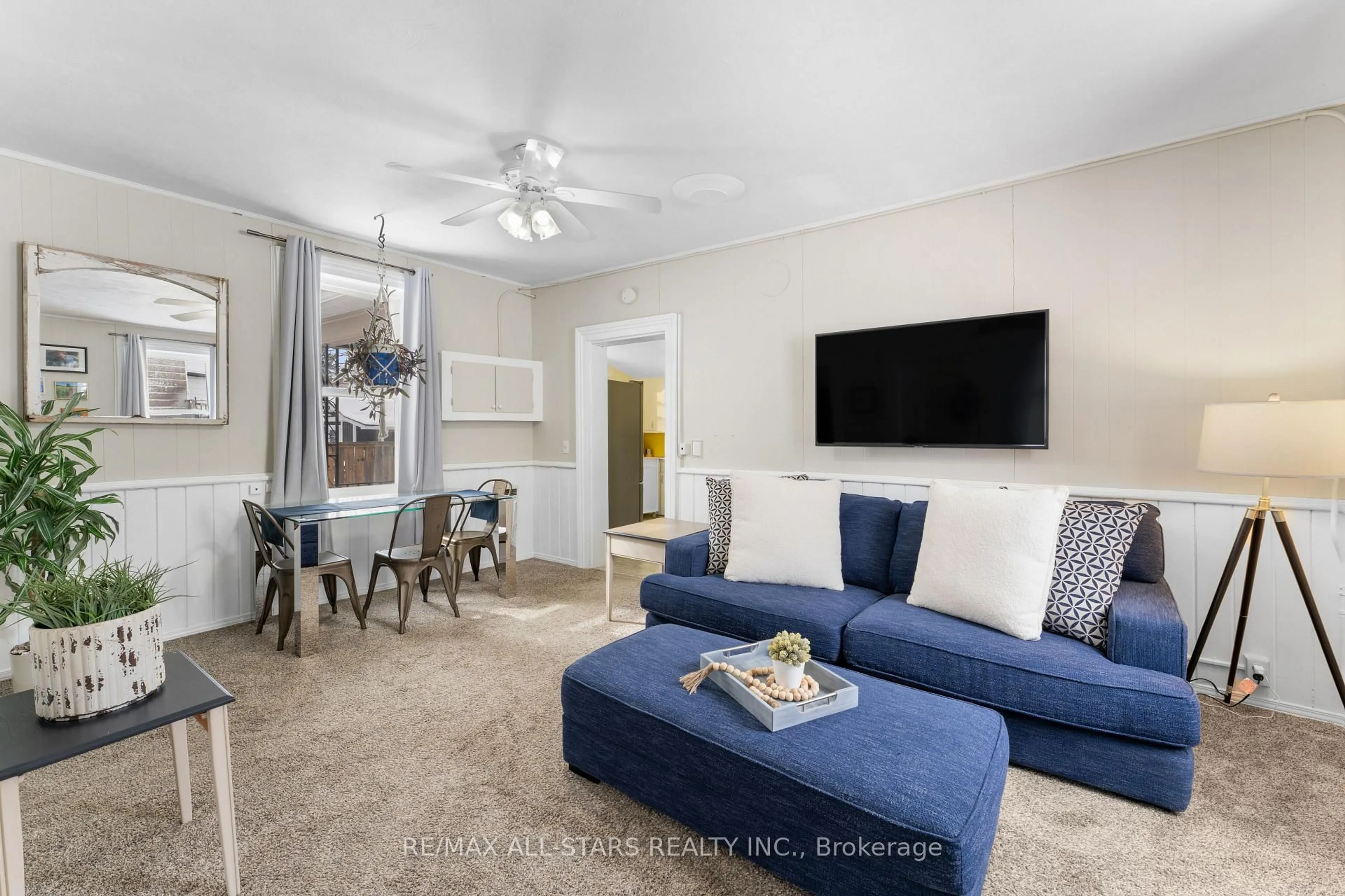 Living room with furniture, unknown for 33 John St, Kawartha Lakes Ontario K0M 1N0