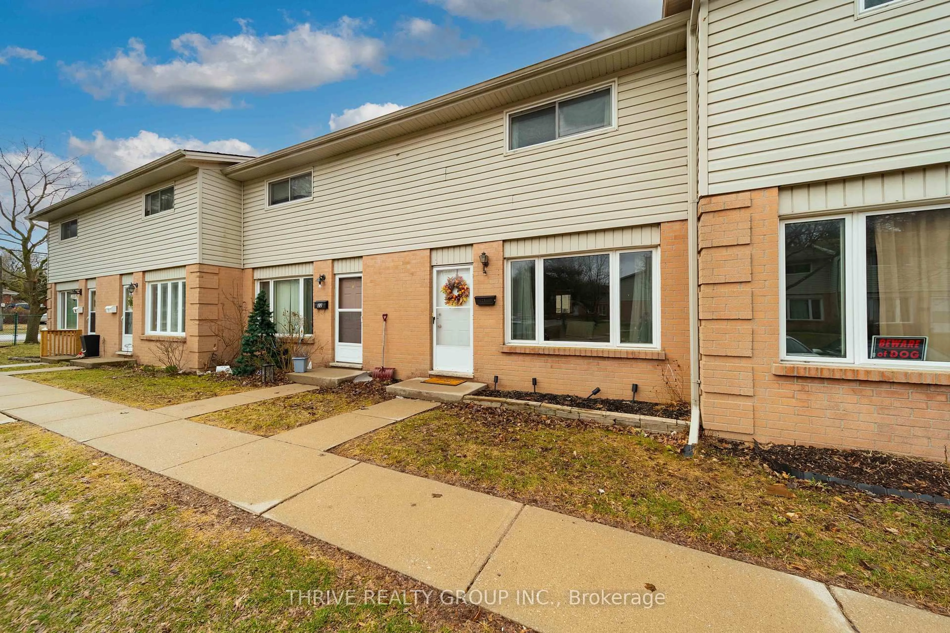 Home with vinyl exterior material, street for 45 Gatewood Pl #23, London East Ontario N5Y 5A4