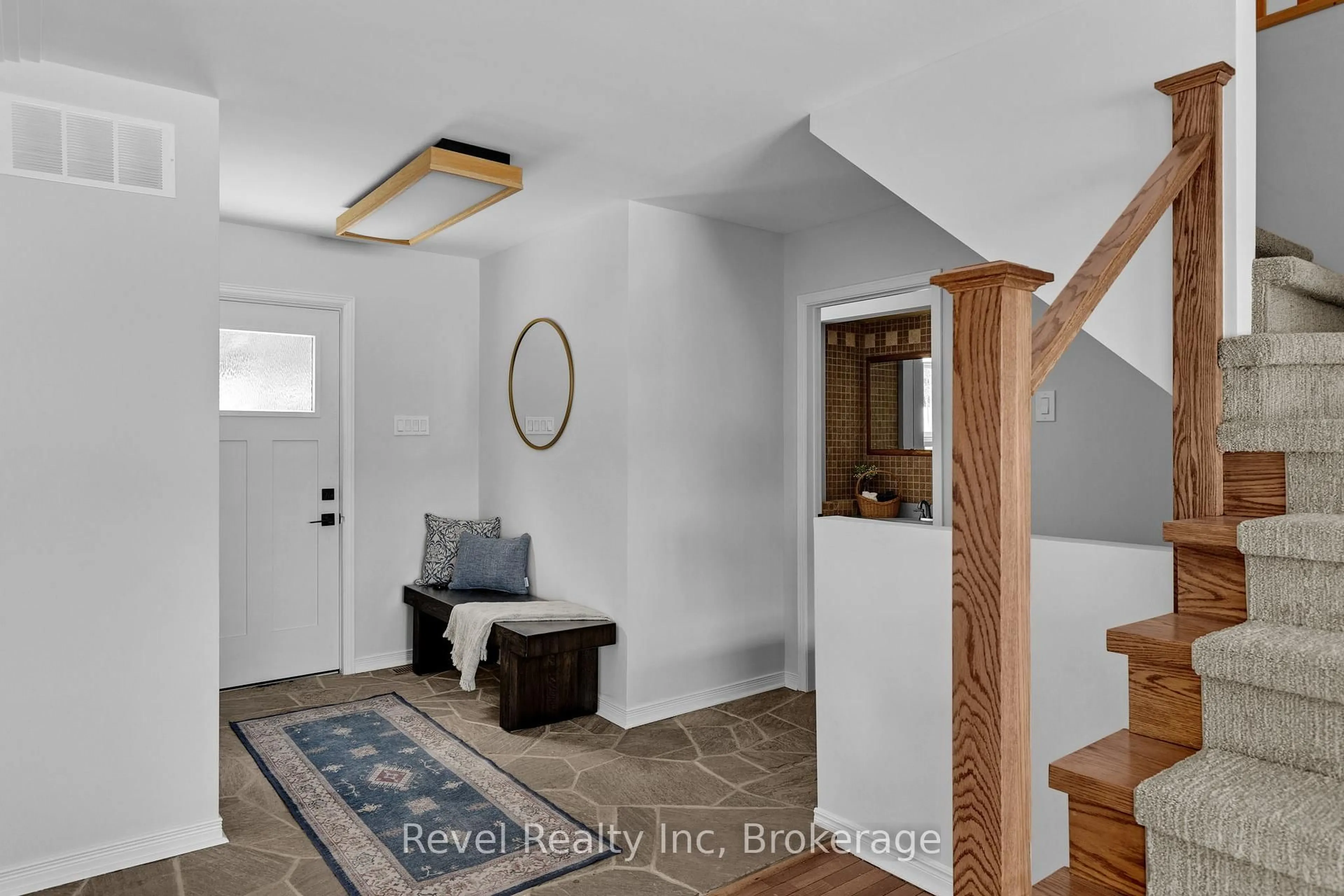 Indoor entryway for 75 Silver Point Dr, Seguin Ontario P2A 2W8