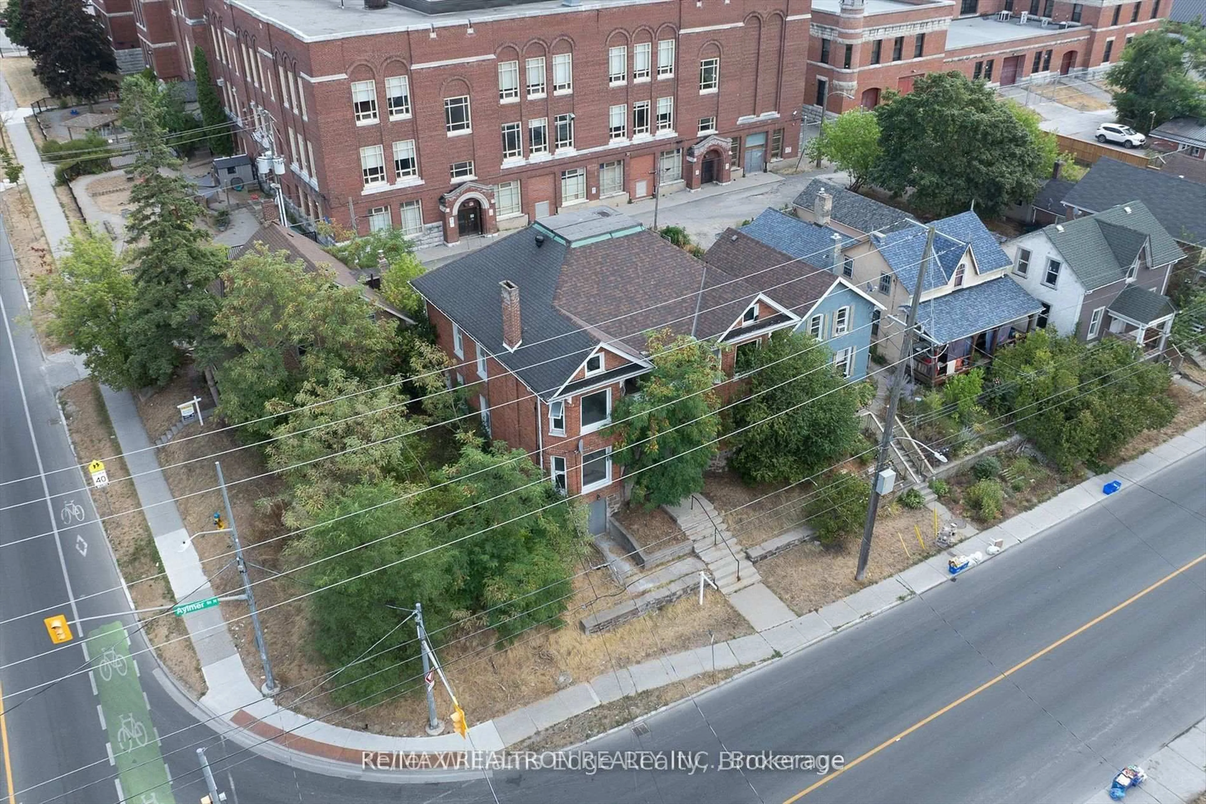 A pic from outside/outdoor area/front of a property/back of a property/a pic from drone, city buildings view from balcony for 514-516 Aylmer St, Peterborough Ontario K9H 3W5