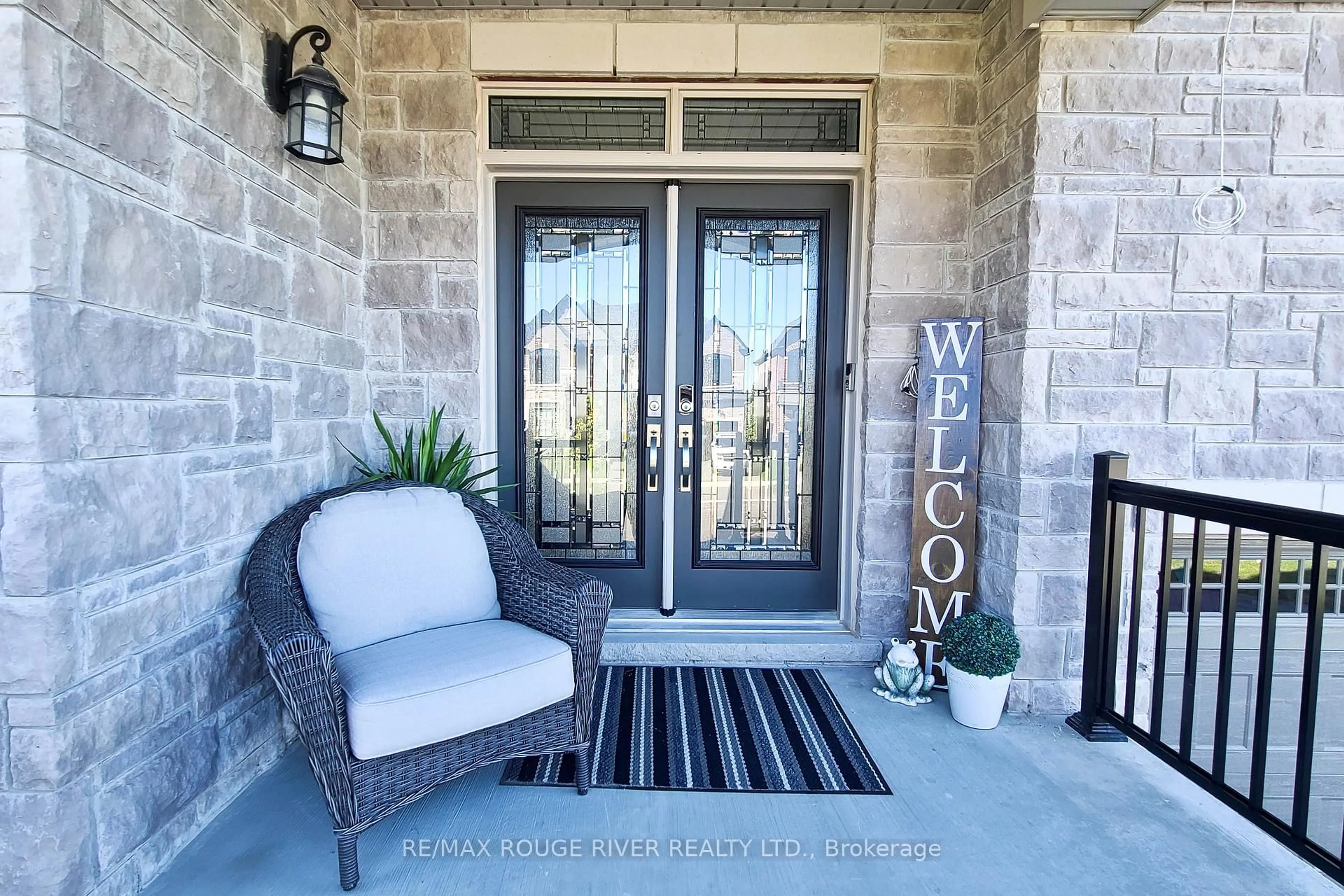 Indoor entryway for 54 Highlands Blvd, Cavan Monaghan Ontario L0A 1G0