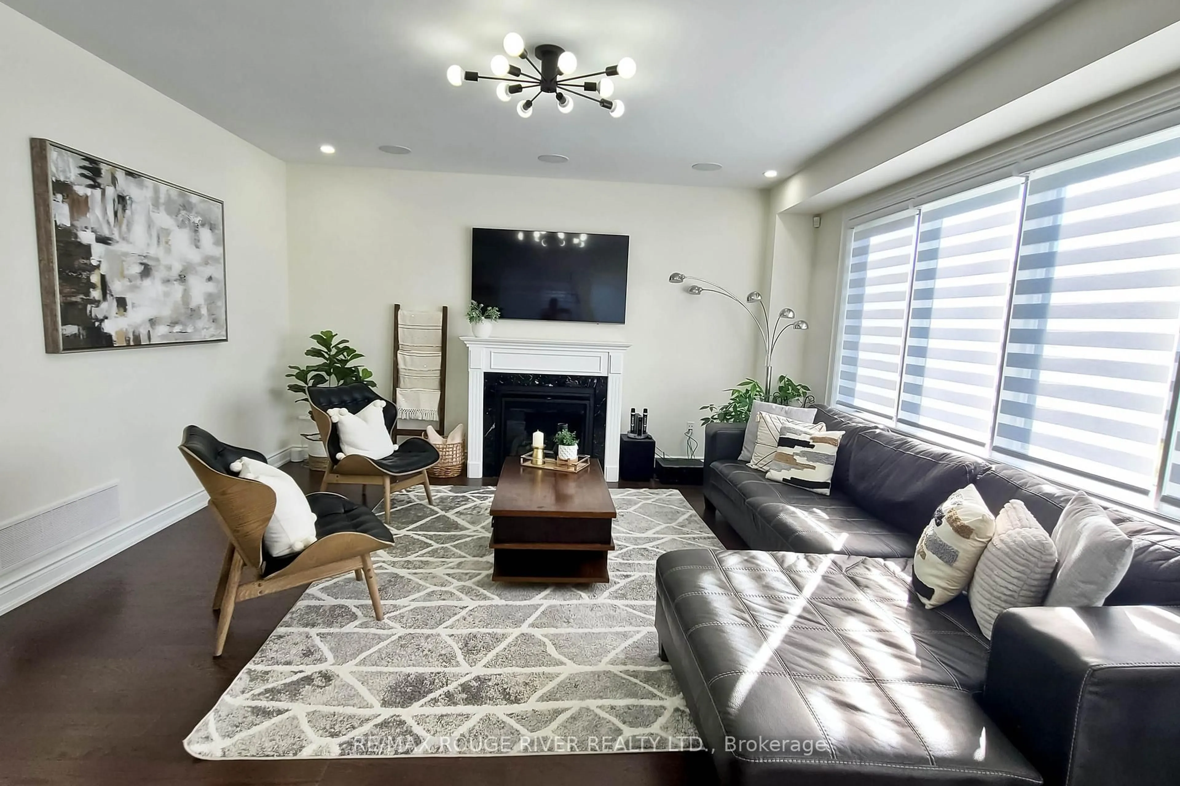 Living room with furniture, unknown for 54 Highlands Blvd, Cavan Monaghan Ontario L0A 1G0