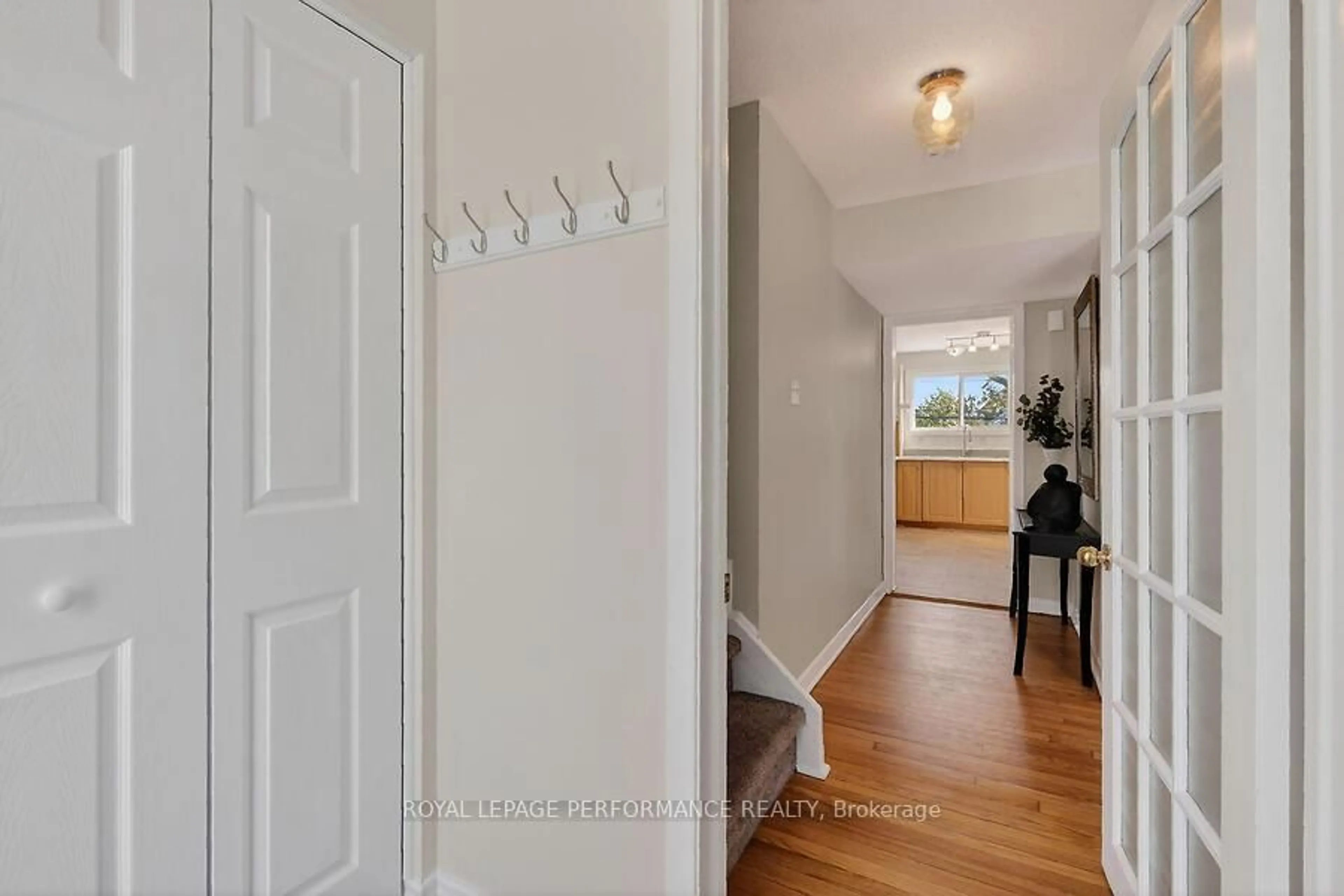 Indoor entryway for 30 Mulvagh Ave, Ottawa Ontario K2E 6M6