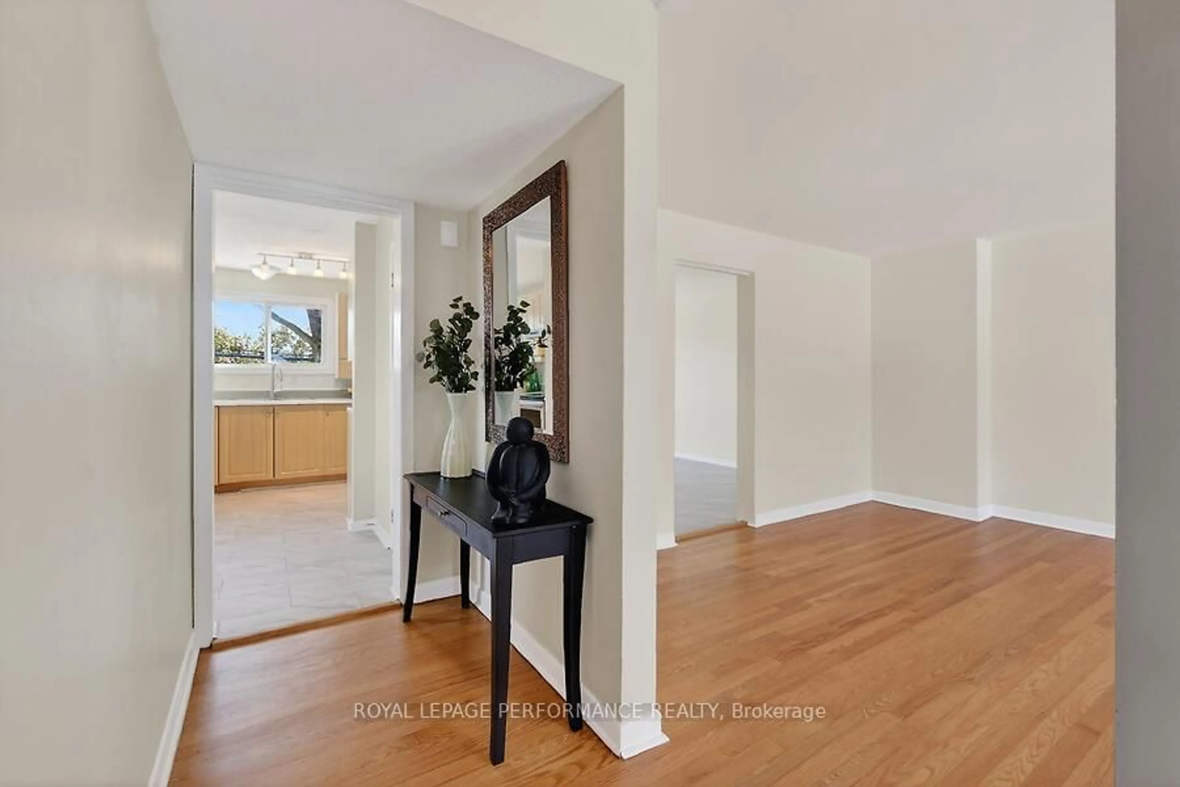 Indoor entryway for 30 Mulvagh Ave, Ottawa Ontario K2E 6M6