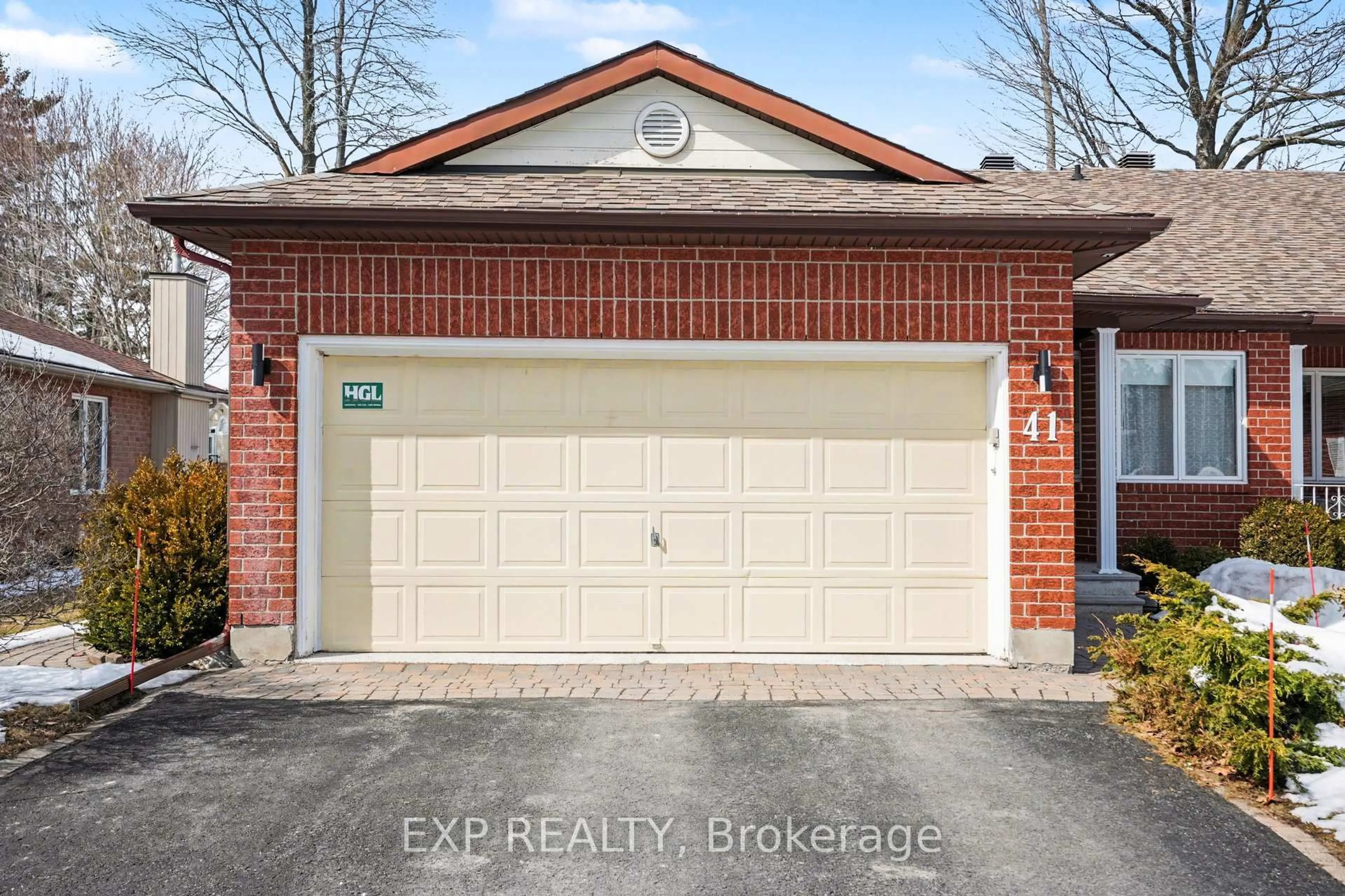 Indoor garage for 41 Bunting Lane, Kanata Ontario K2M 2P7