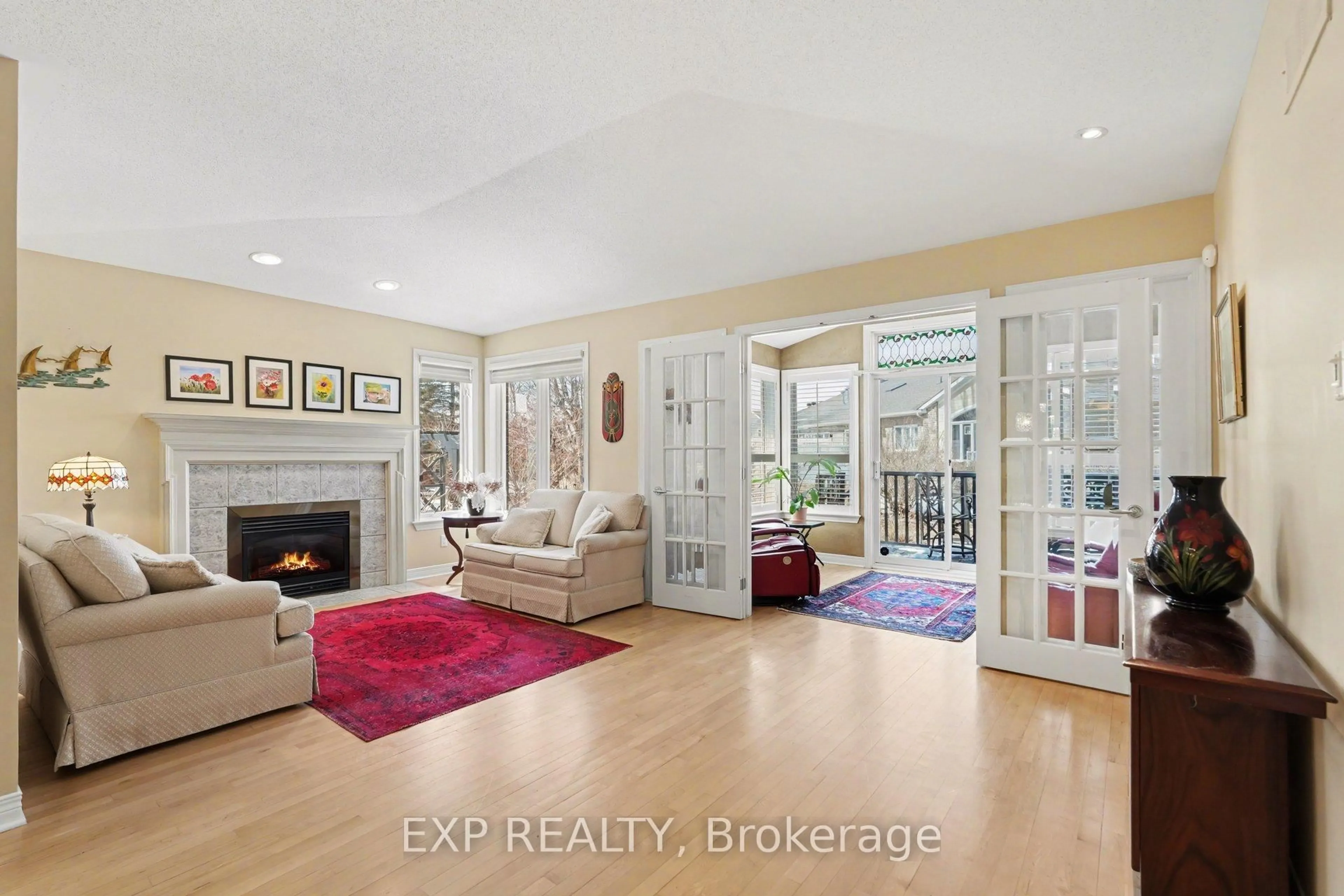 Indoor entryway for 41 Bunting Lane, Kanata Ontario K2M 2P7