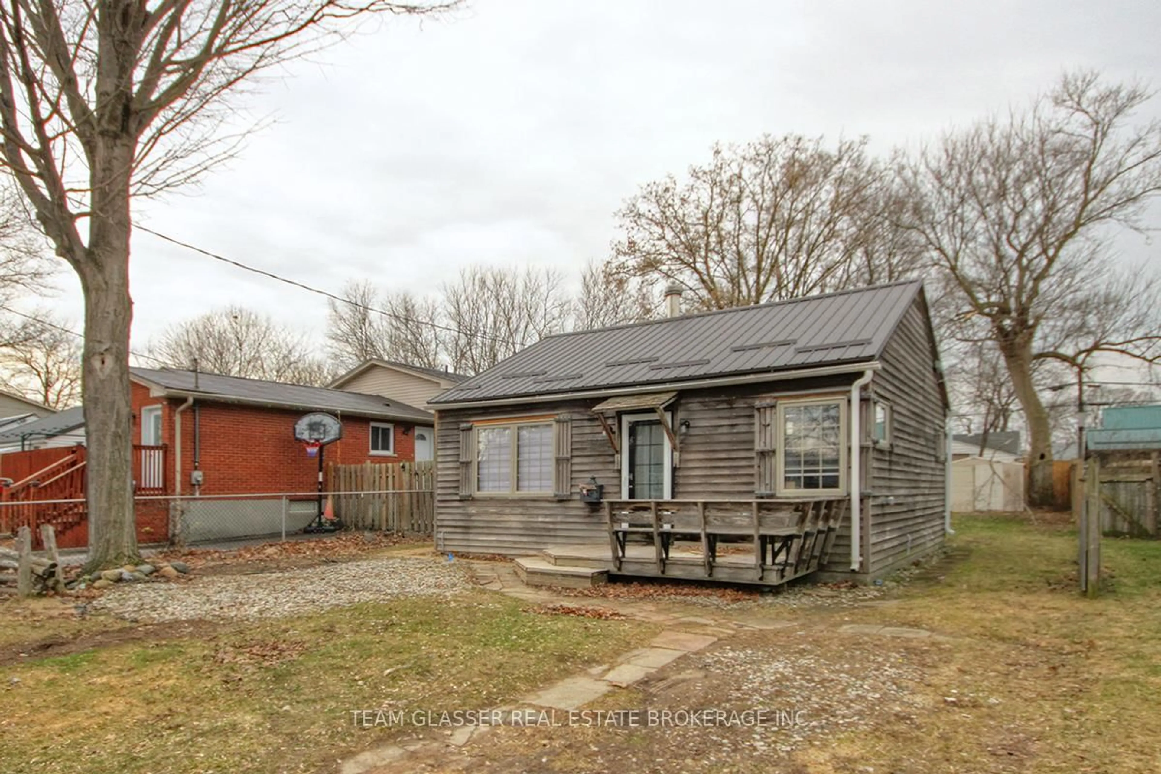 Shed for 173 Elgin St, London East Ontario N5Z 2T7